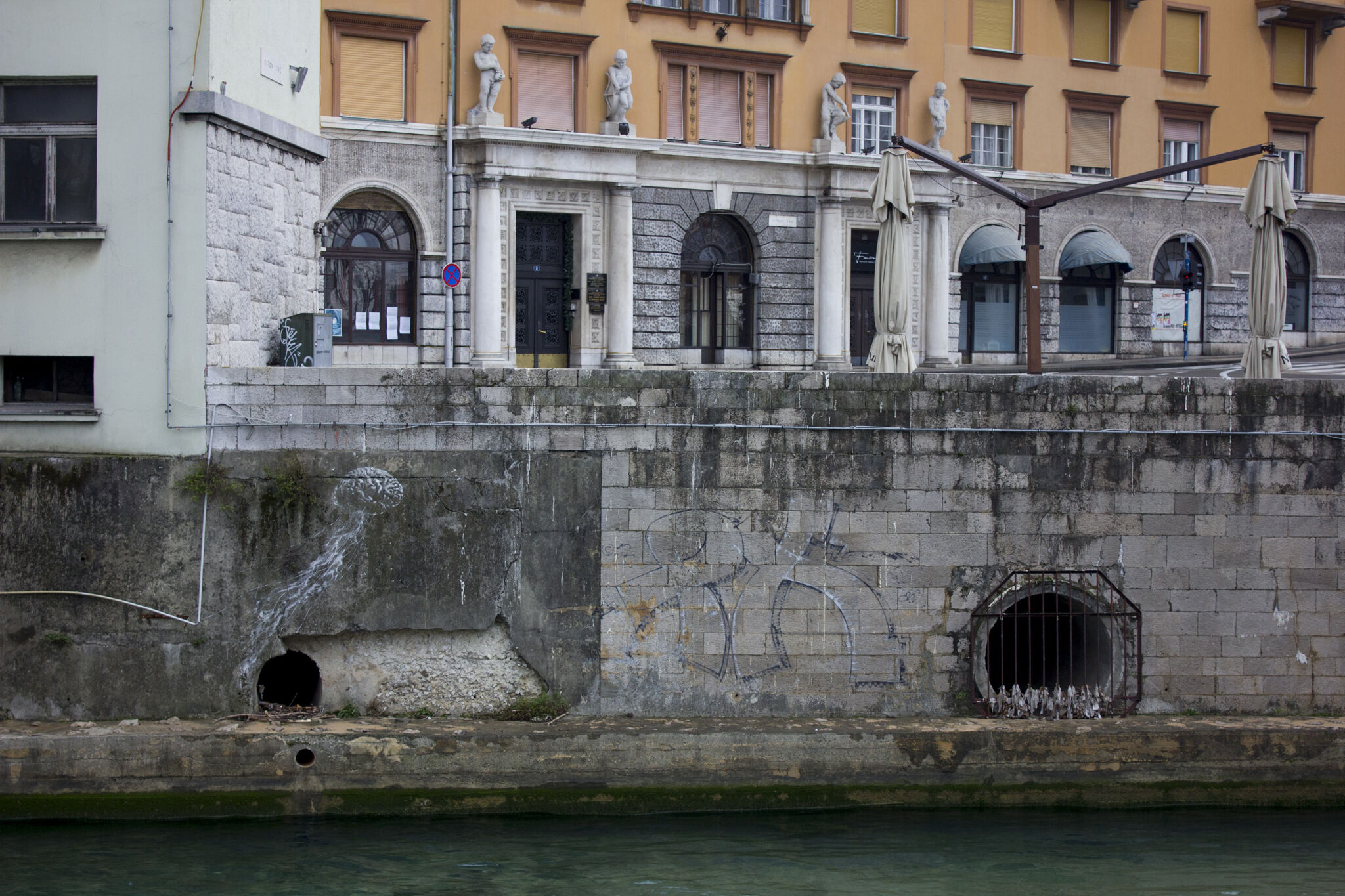 Pejac&mdash;Brain Drain