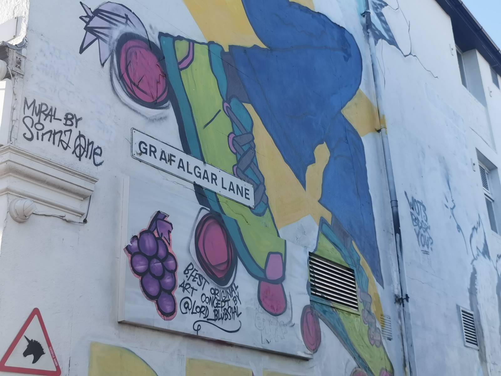 &mdash;Trafalgar Lane / Grafalgar Lane