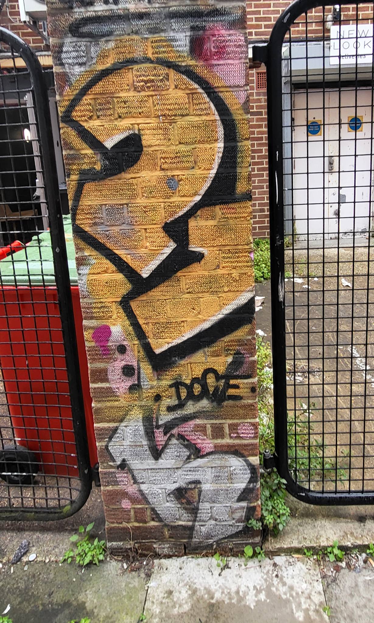 Fark, Roo Abrook, Kloth, NZIE, Sarnie, Nova, South Soak, Berk MLC, Pogo, Mistersamo, RoosArt&mdash;Southsea Ghetto (various artists)