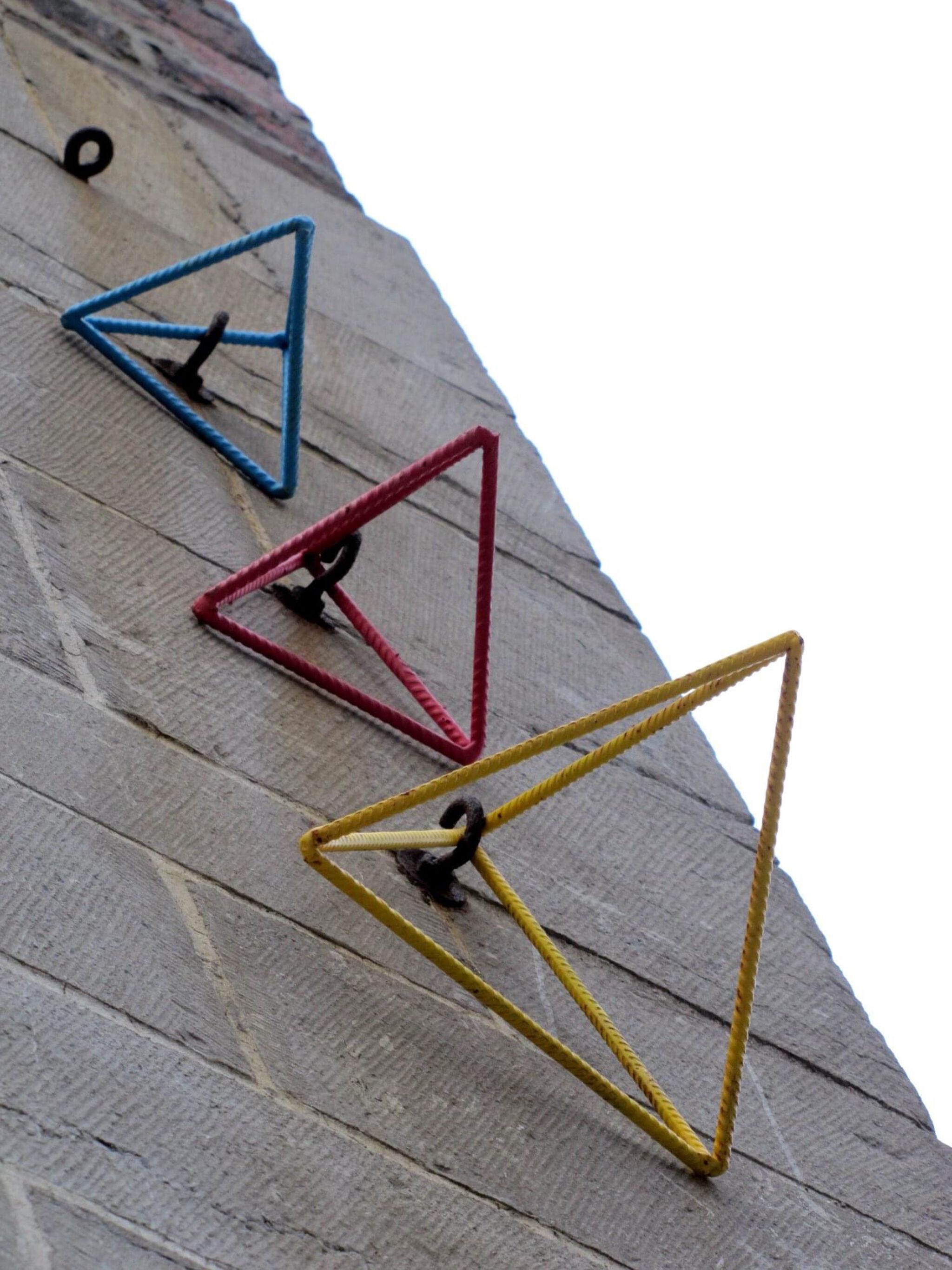 Massam&mdash;Tetrahedron sculptures