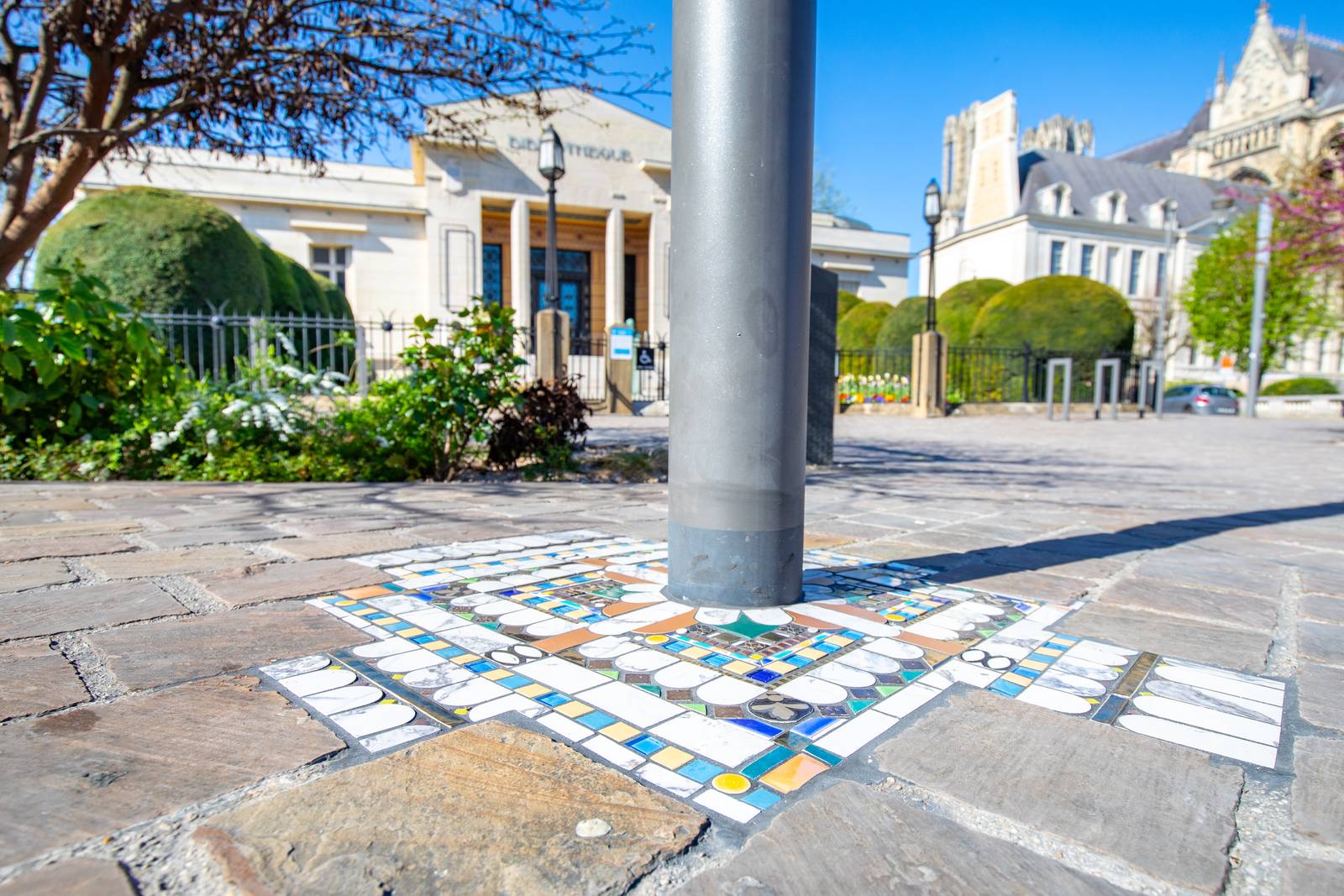 Ememem&mdash;PANSEMENT DE RUE