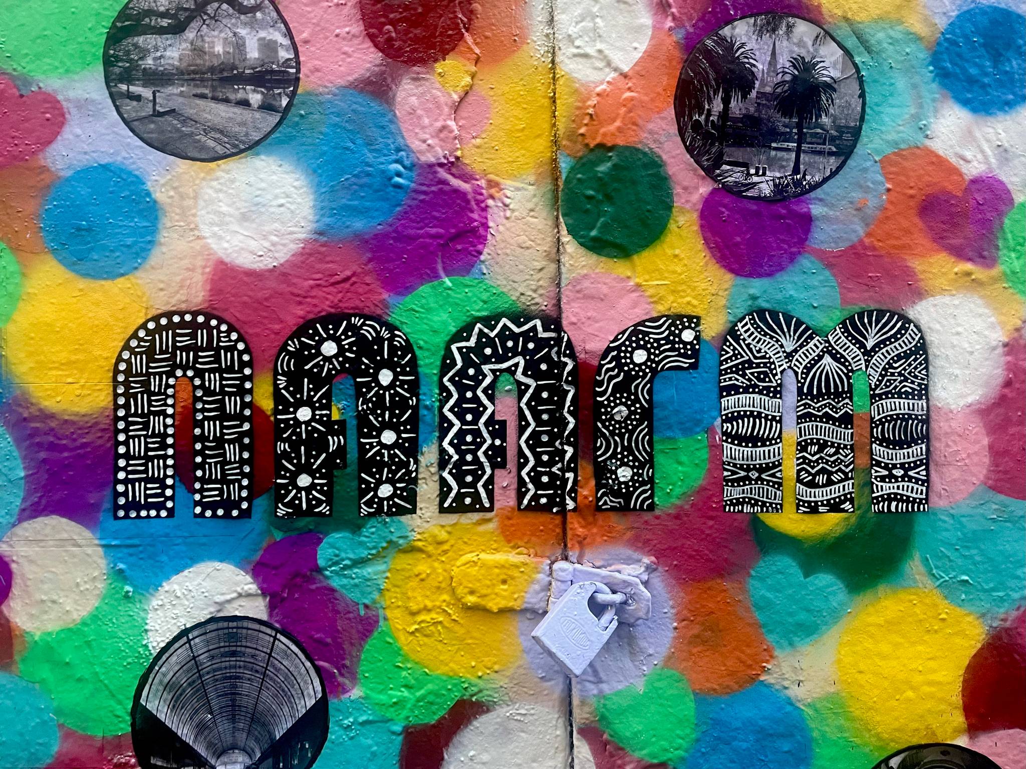Monochromatic-melbourne&mdash;Love Naarm