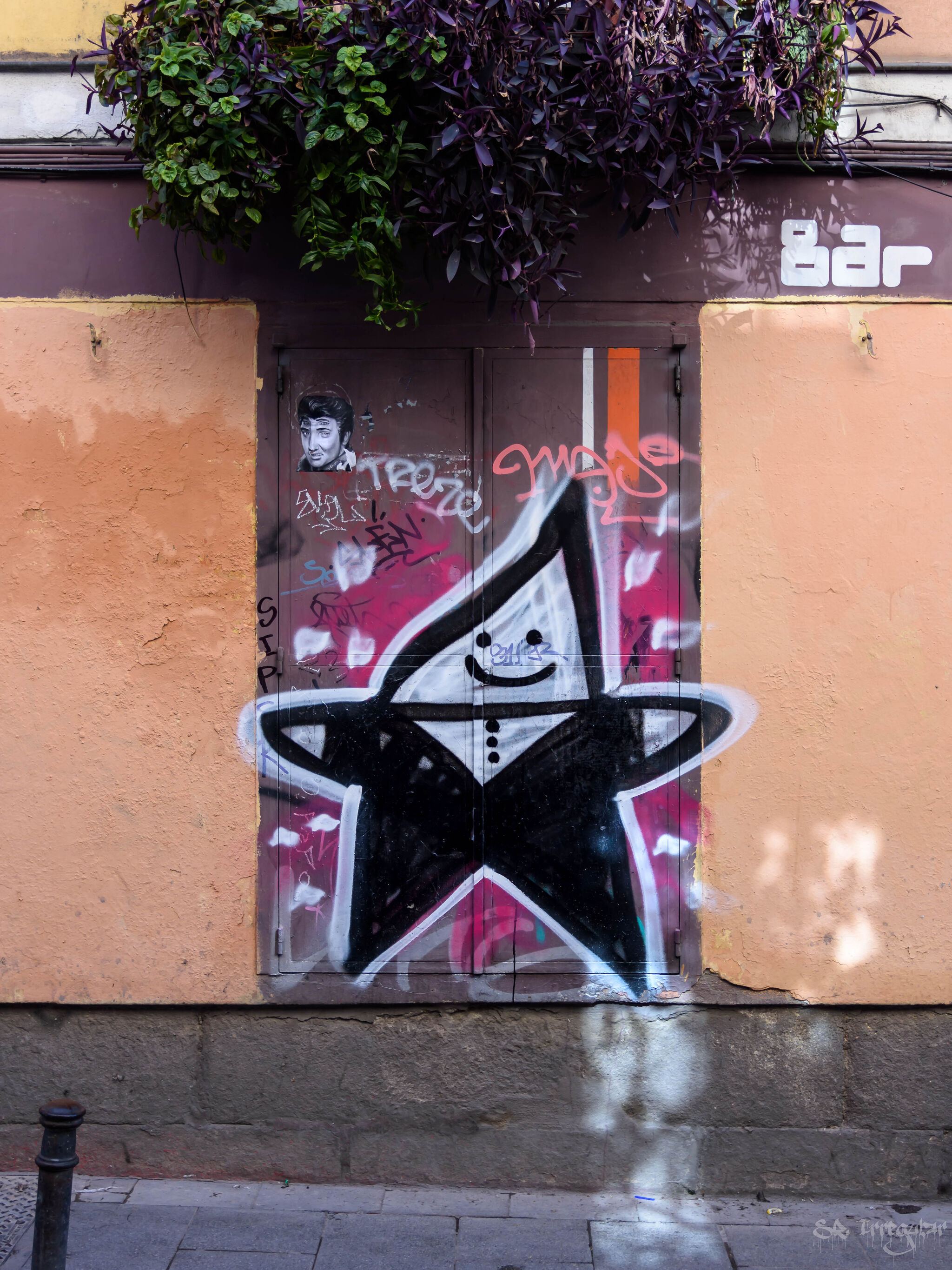 Wohou, Chikitin&mdash;'Happy star' by Wohou & stencil by Chikitín Valencia