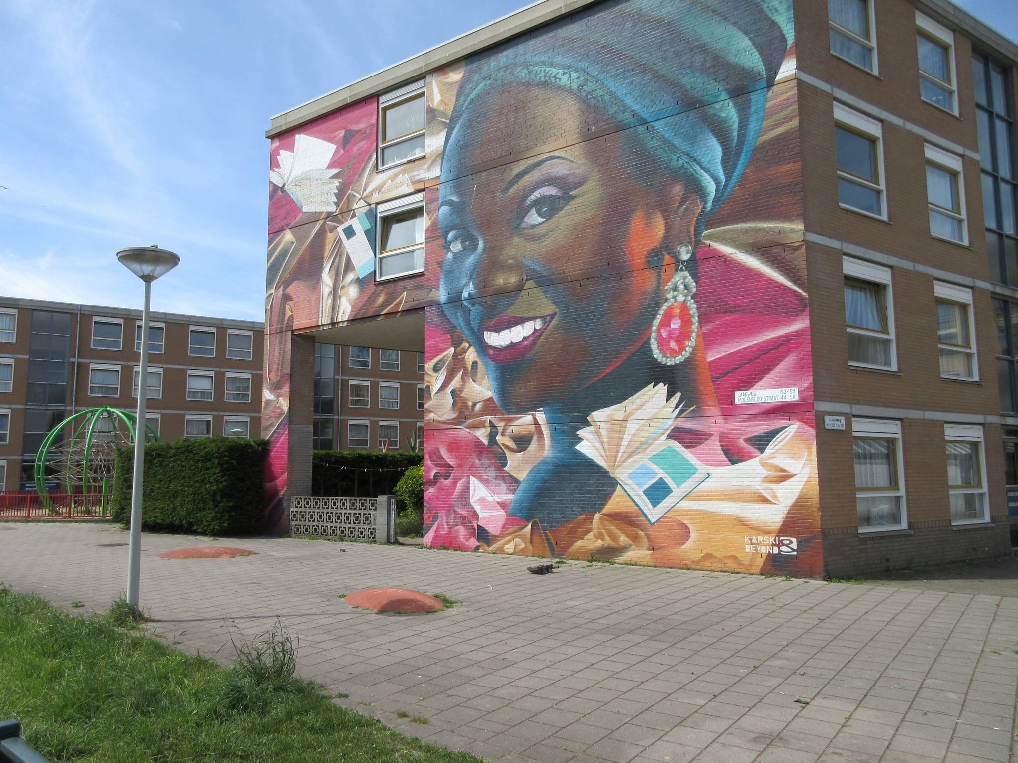 Karski, Beyond&mdash;Tante van de wijk (aunt of the neighbourhood)