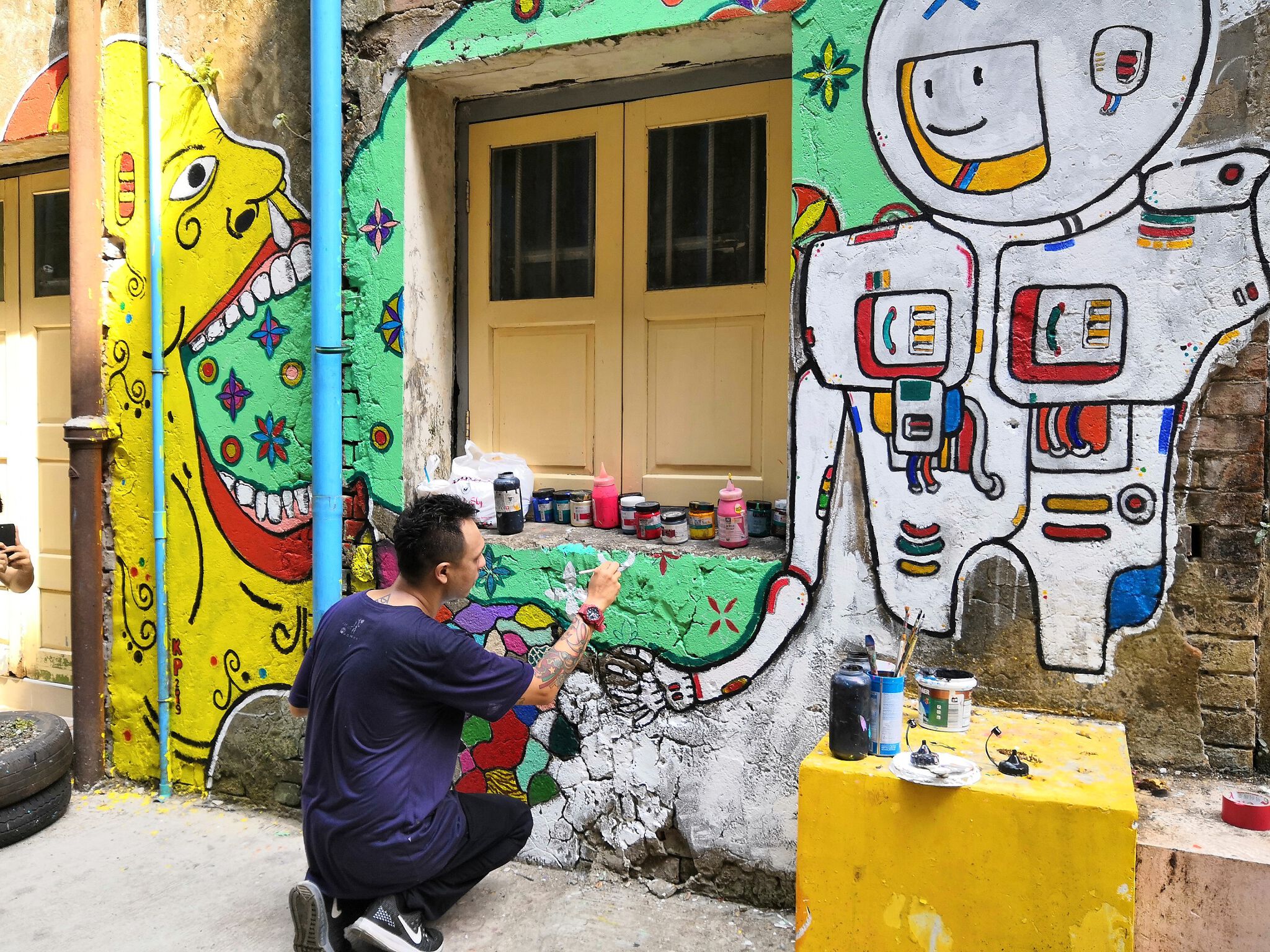 Tong Pak Fu, Zone Zone, Kyar Pauk&mdash;Yellow man speaking flowers