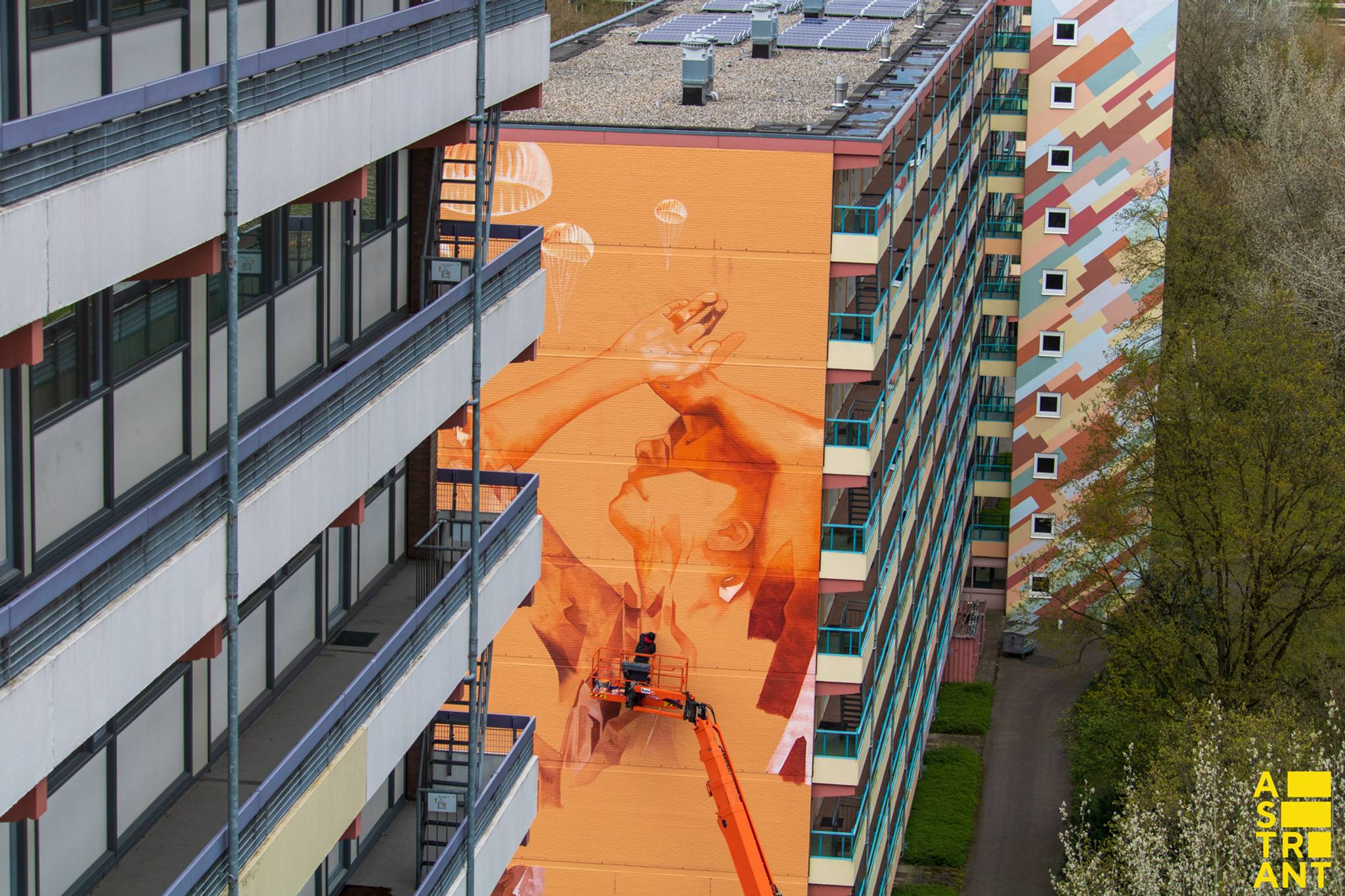 Iota&mdash;Airborne Mural  - Veldhuizen