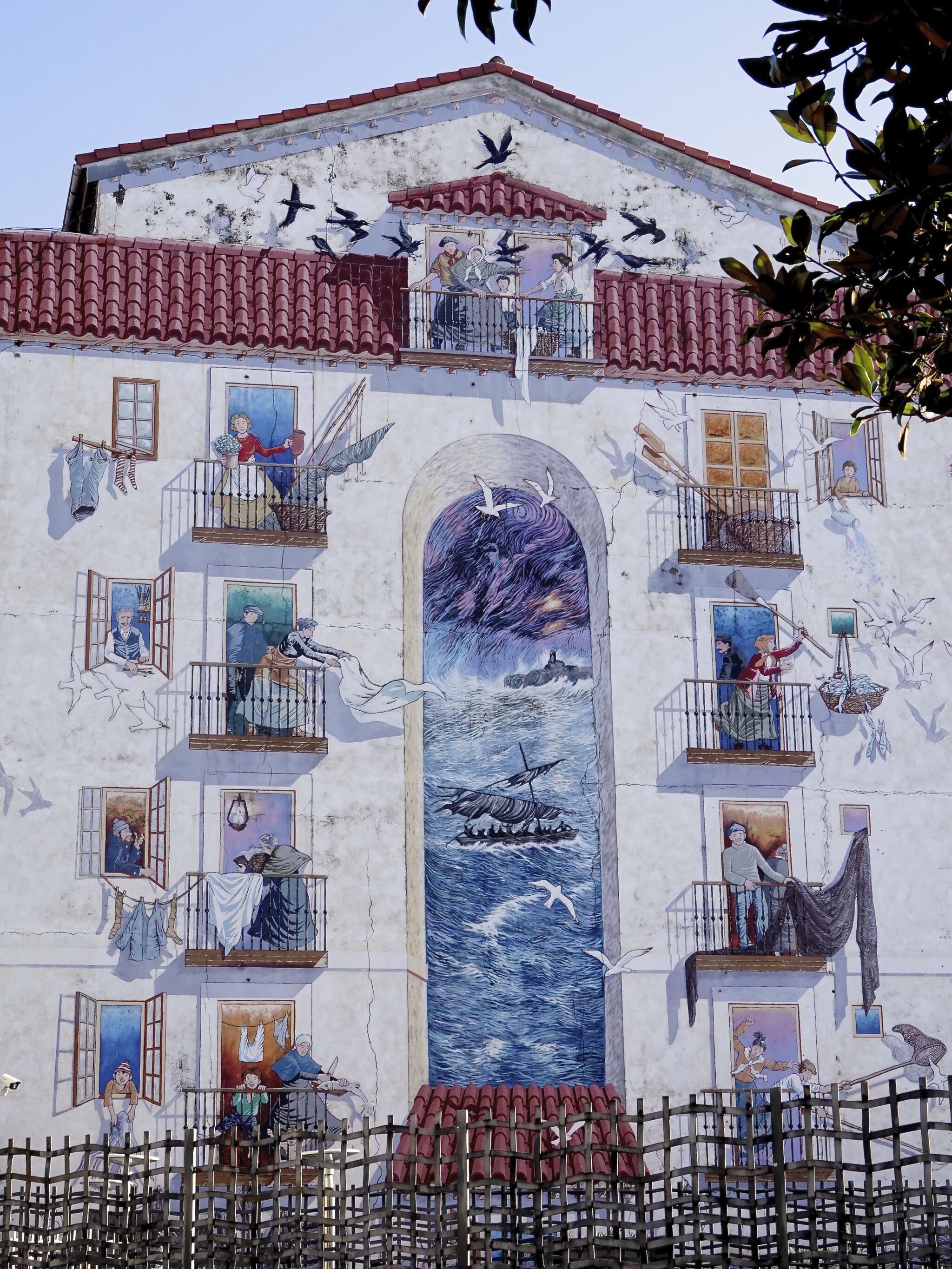 Chema Román, Manuel Fuentes, José Ramón Sánchez&mdash;Sotileza Building