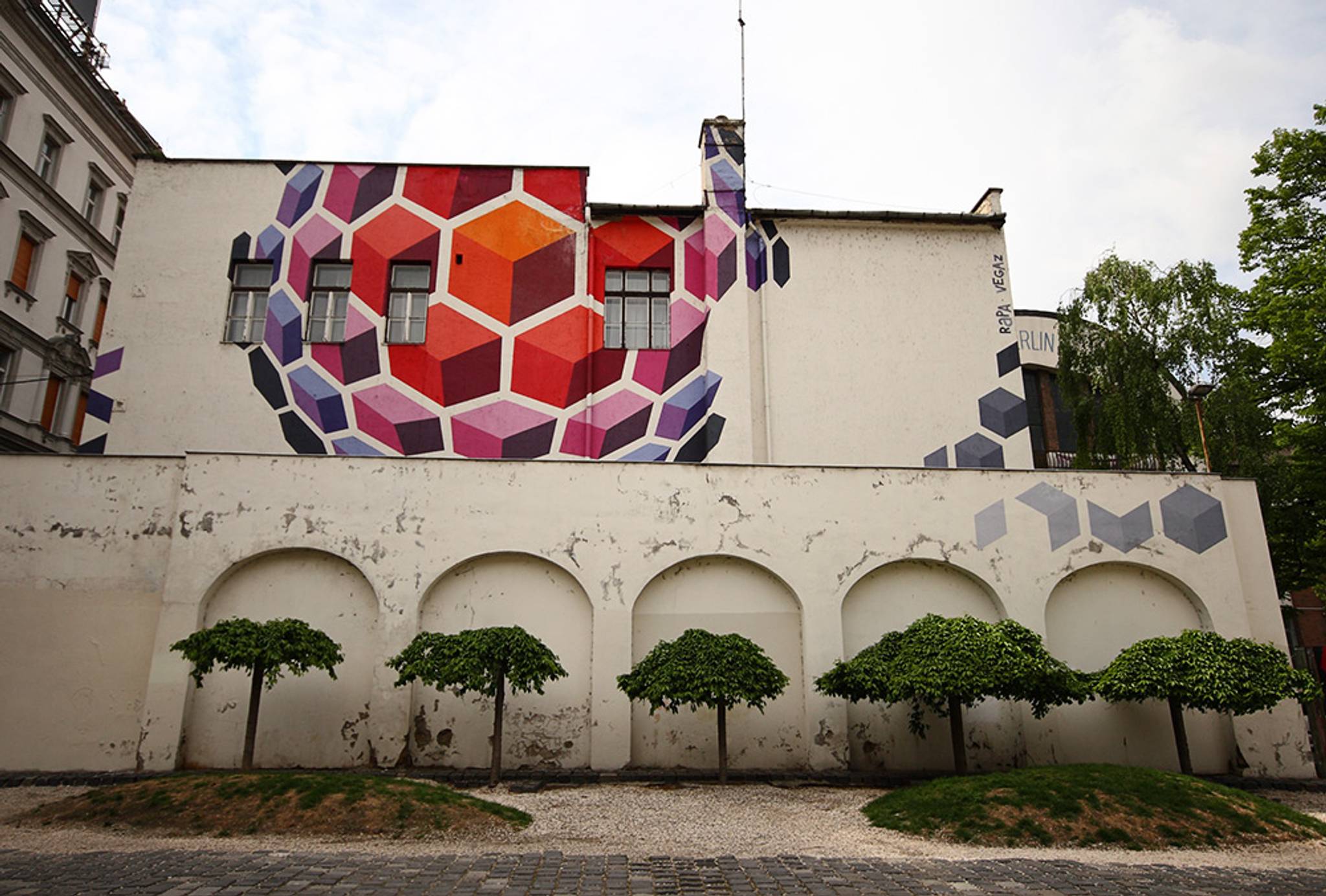Rapa, Vegaz, Színes Város&mdash;Untitled (Vasarely fal)