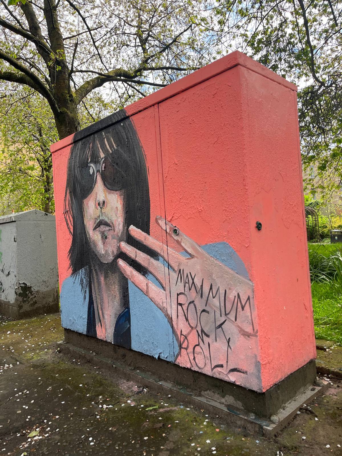 Arttoon&mdash;5 Kelvinhaugh St - Outside the Box