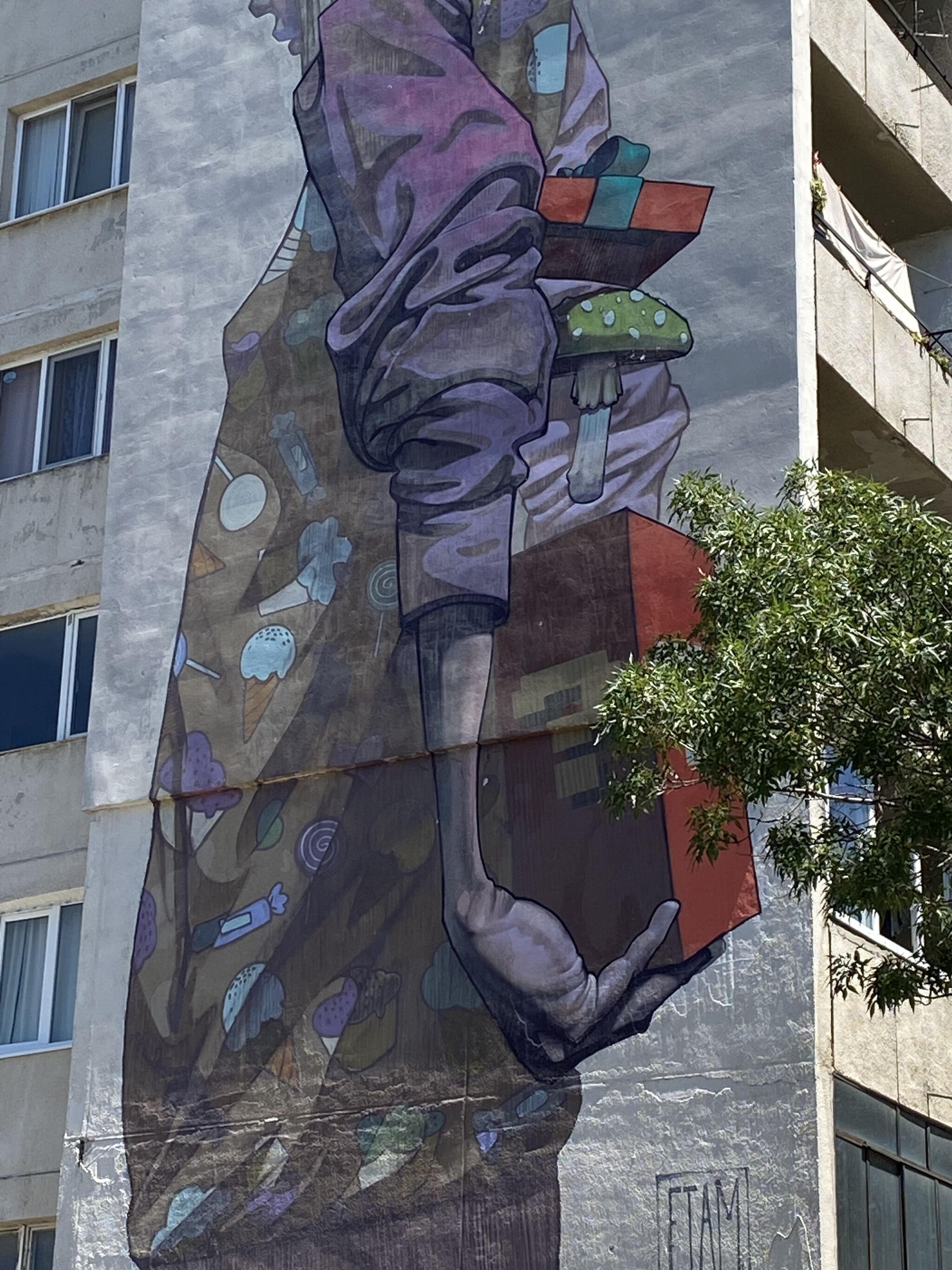 Etam Cru&mdash;Surprise