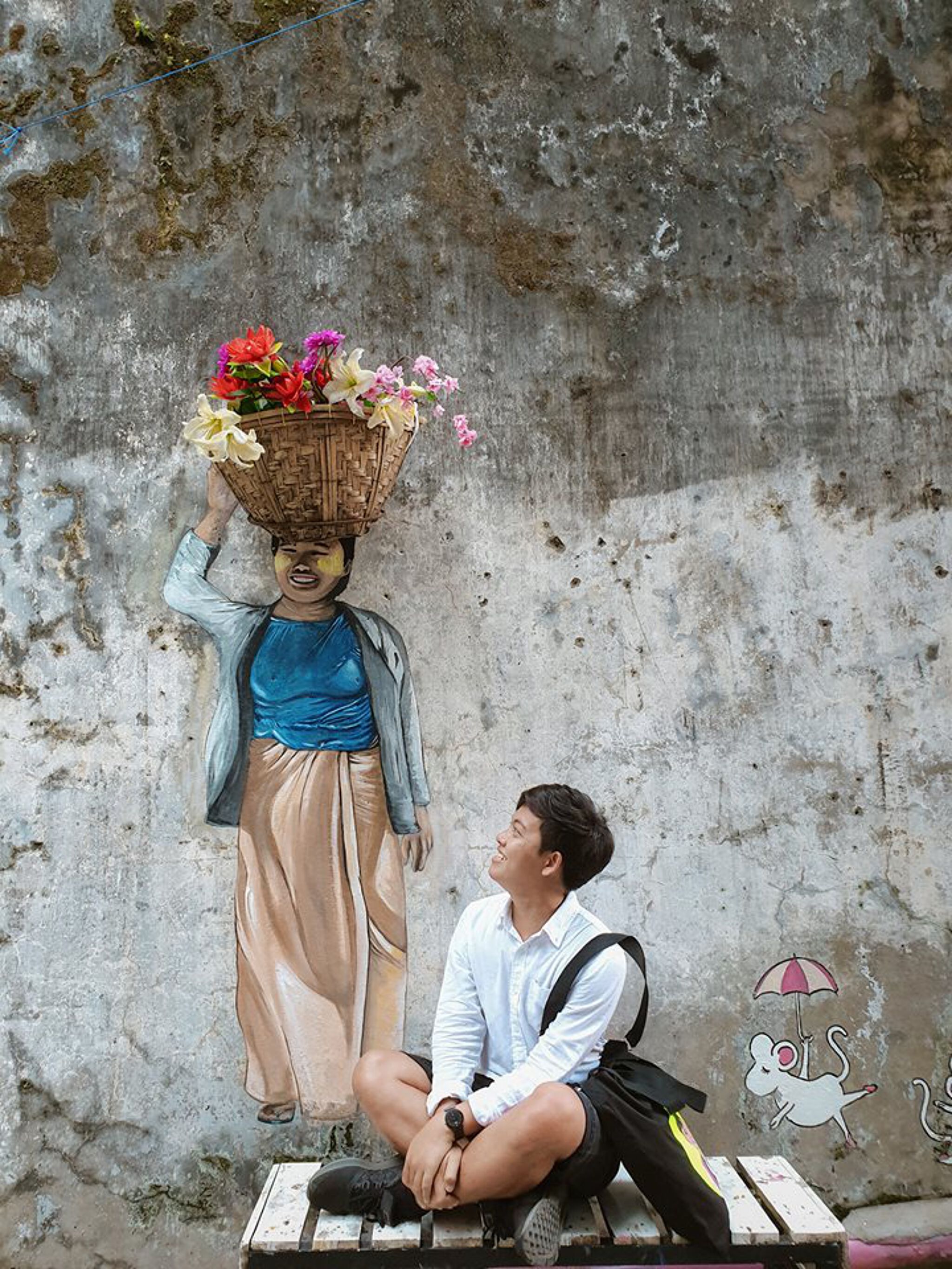 angele de lorme&mdash;Pan Thae aunty and her flowers basket