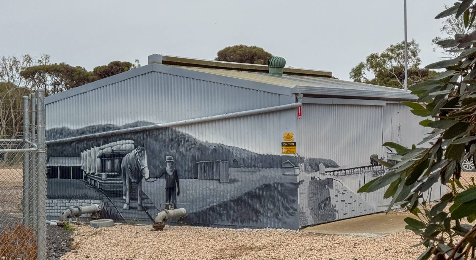 Sam Brooks, Mark Harding, Ngrakani Harley Hall, Rachelle Plazeriano, Gary Nowlan&mdash;Wool Bay Water Tank Mural