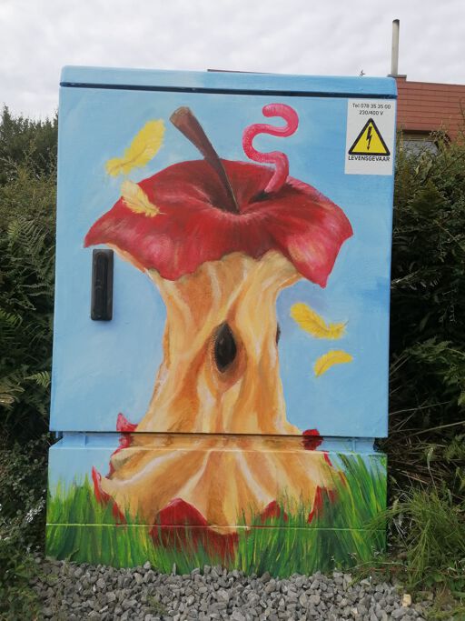 Tour Elentrik - Eggbert’s apple case