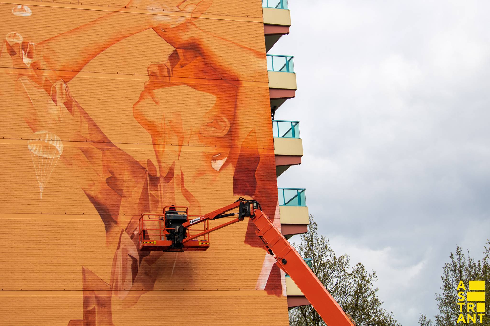 Iota&mdash;Airborne Mural  - Veldhuizen
