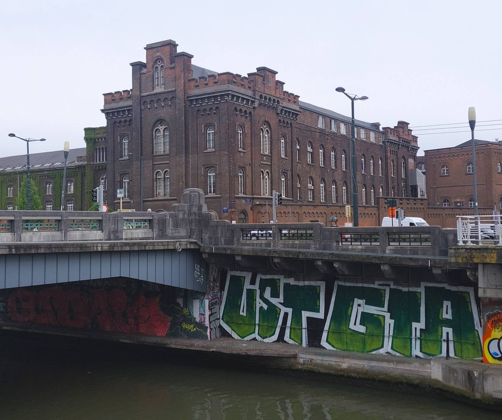&mdash;Graffitispot Canal district
