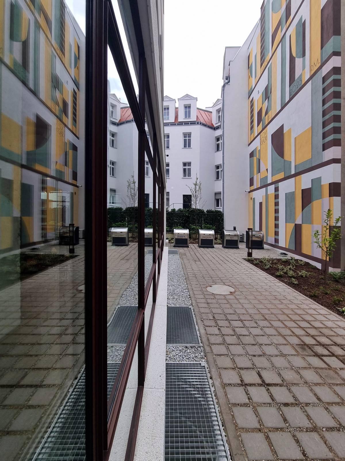 Joanna Pietrzyk&mdash;Architektura książki (Books architekture)