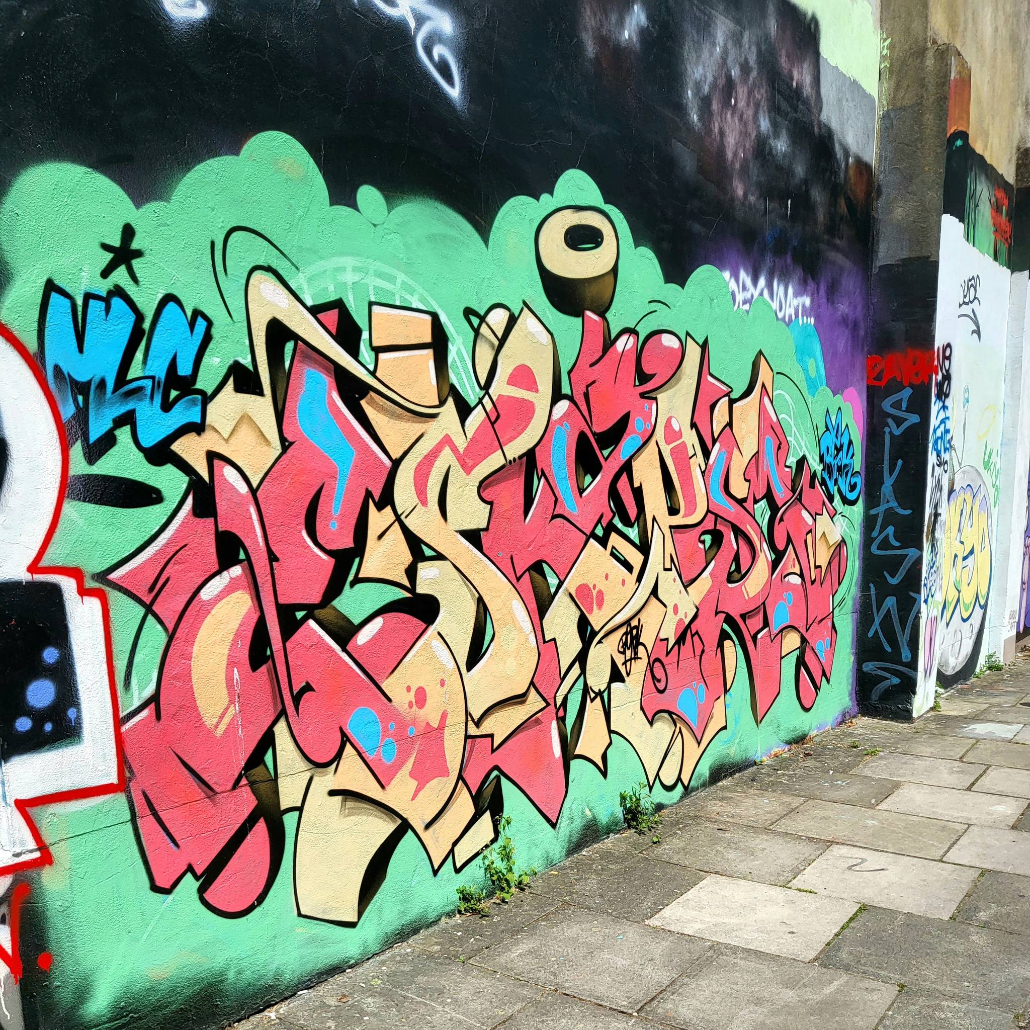 Fark, Roo Abrook, Kloth, NZIE, Sarnie, Nova, South Soak, Berk MLC, Pogo, Mistersamo, RoosArt&mdash;Southsea Ghetto (various artists)