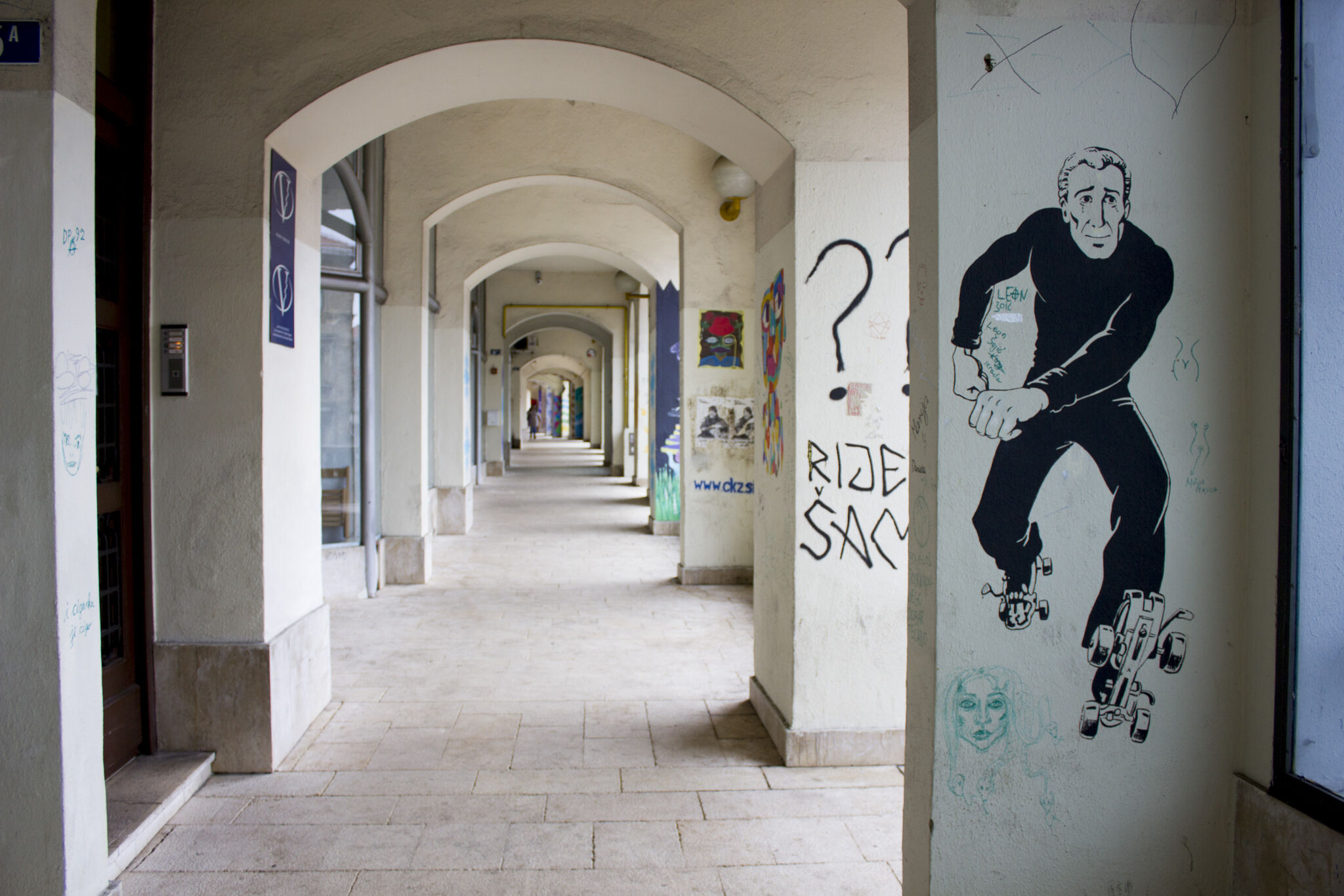 ArtuDitu, Pekmezmed, Šumski, Arya, Trash Will Smash, Džedaj, Ninja Tiger, Ojo Magico, Tifani Rubi&mdash;Abandoned shopping mall
