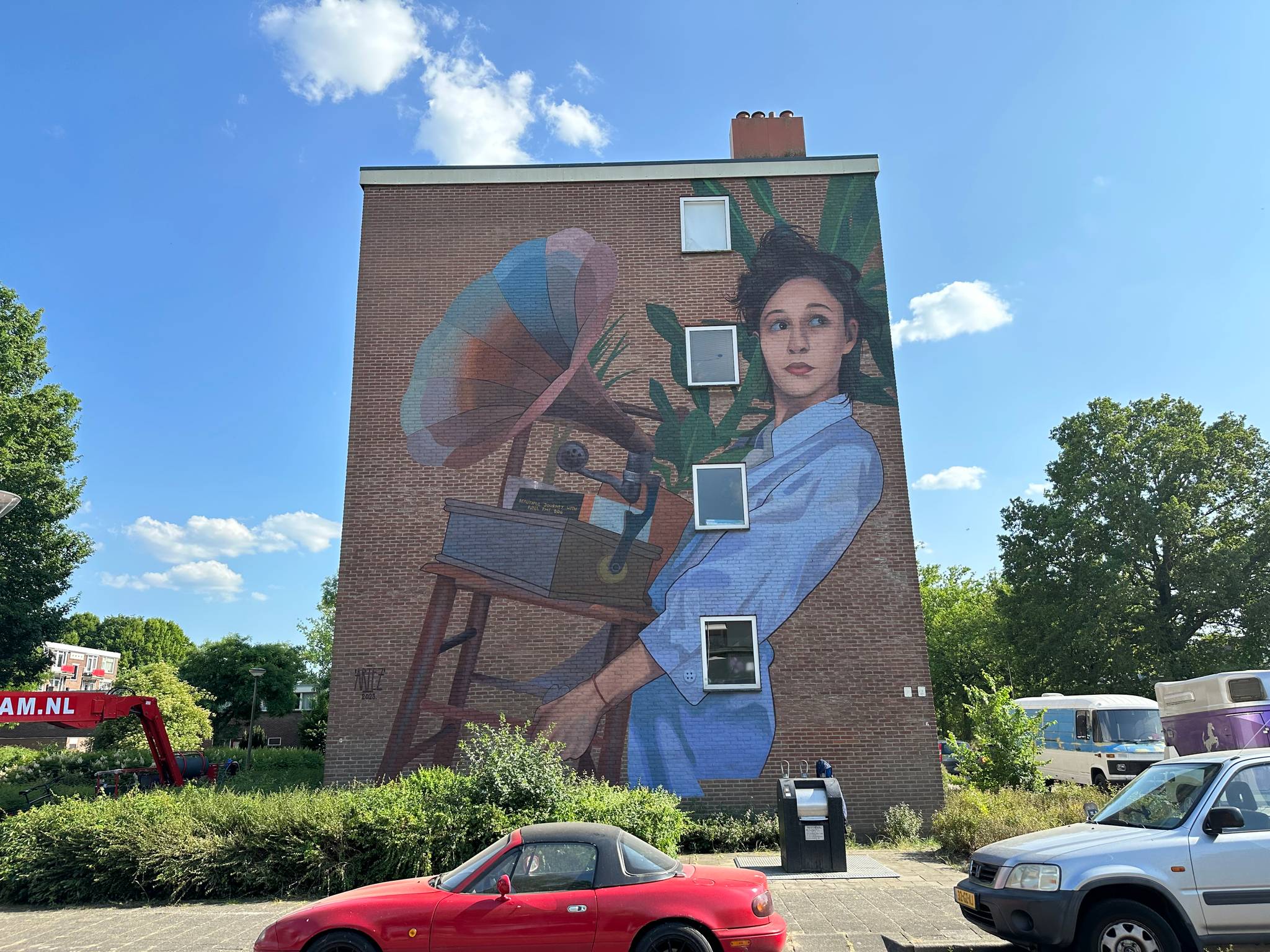 Artez&mdash;Moving Residents
