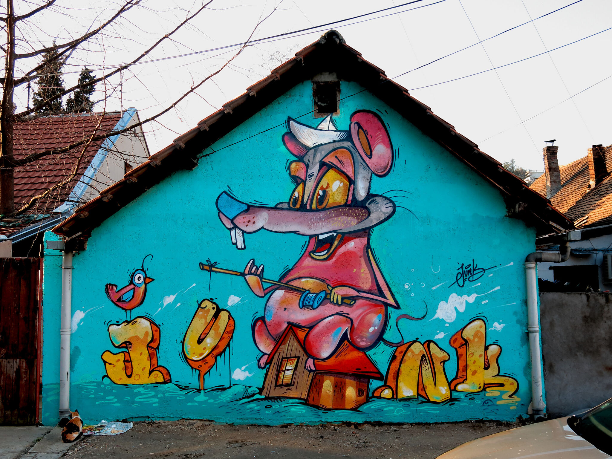 Junk&mdash;When the cat's away the mice will play