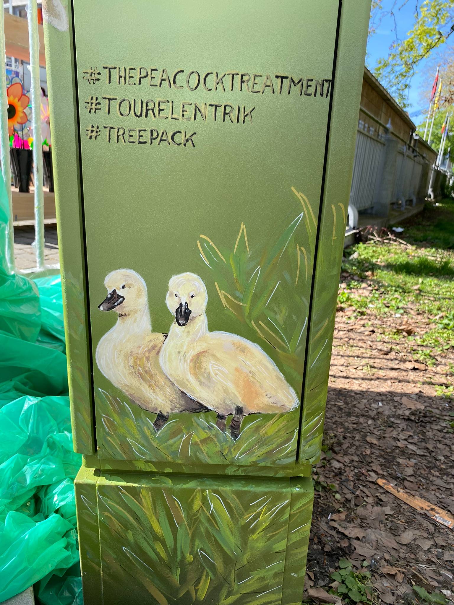 Peacocktreatment&mdash;Tour Elentrik - Parkdieren