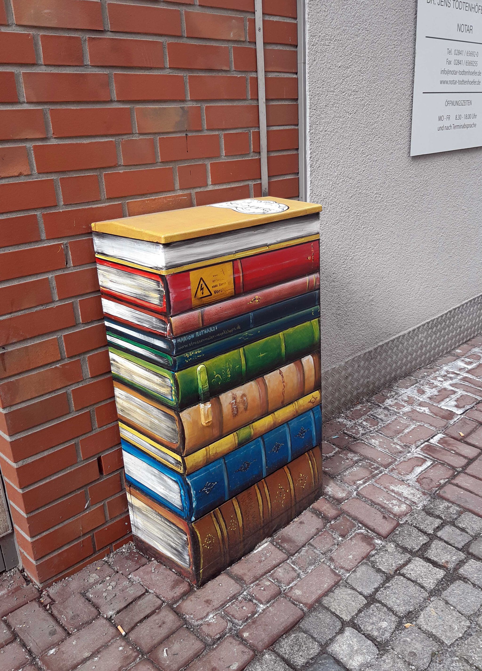 Marion Ruthardt&mdash;Stack of books