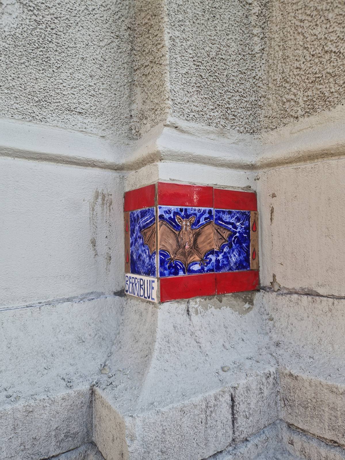 Berri-blue&mdash;Bat