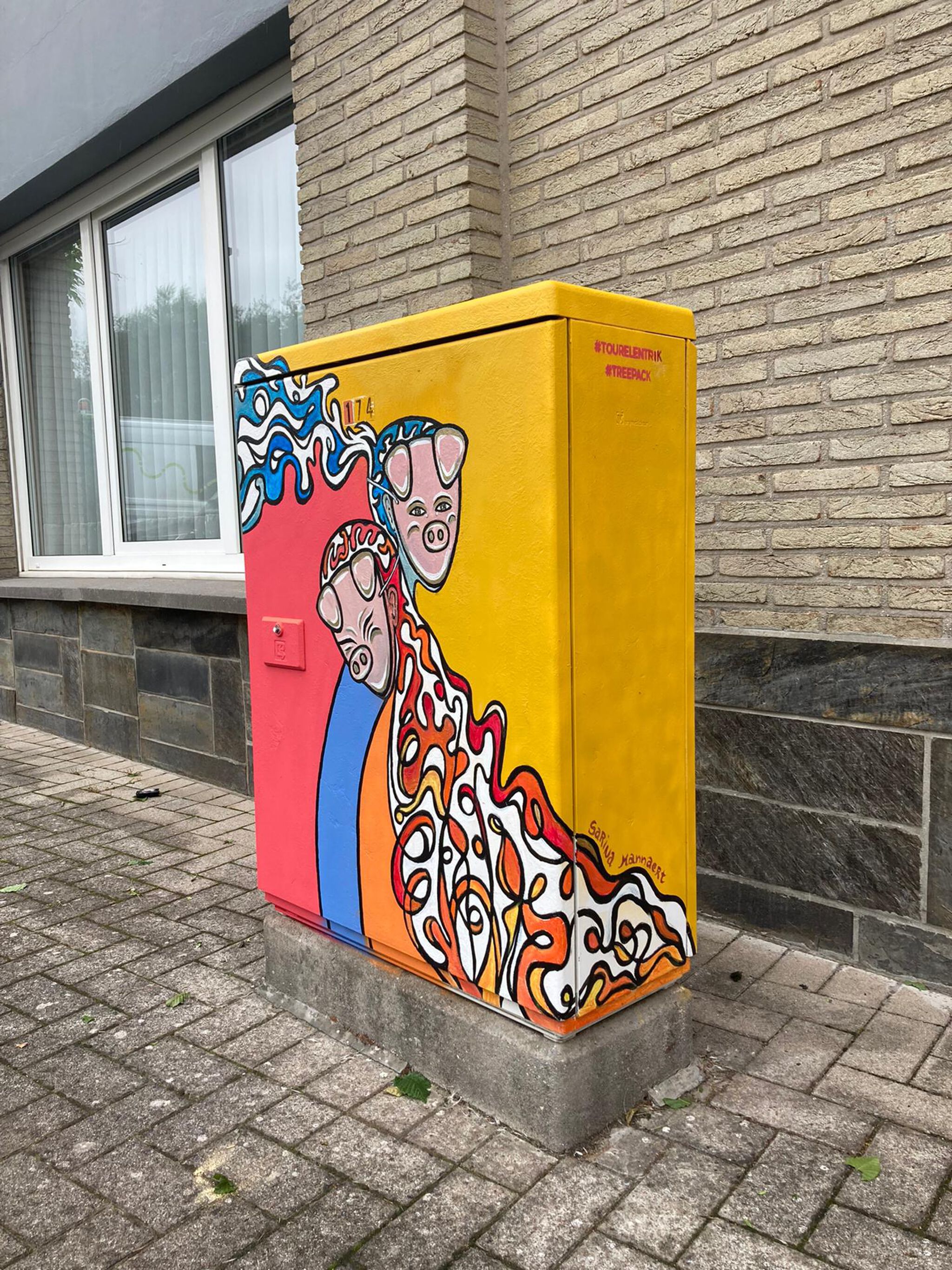 Sarina Mannaert&mdash;Tour Elentrik - Les amants de cochon