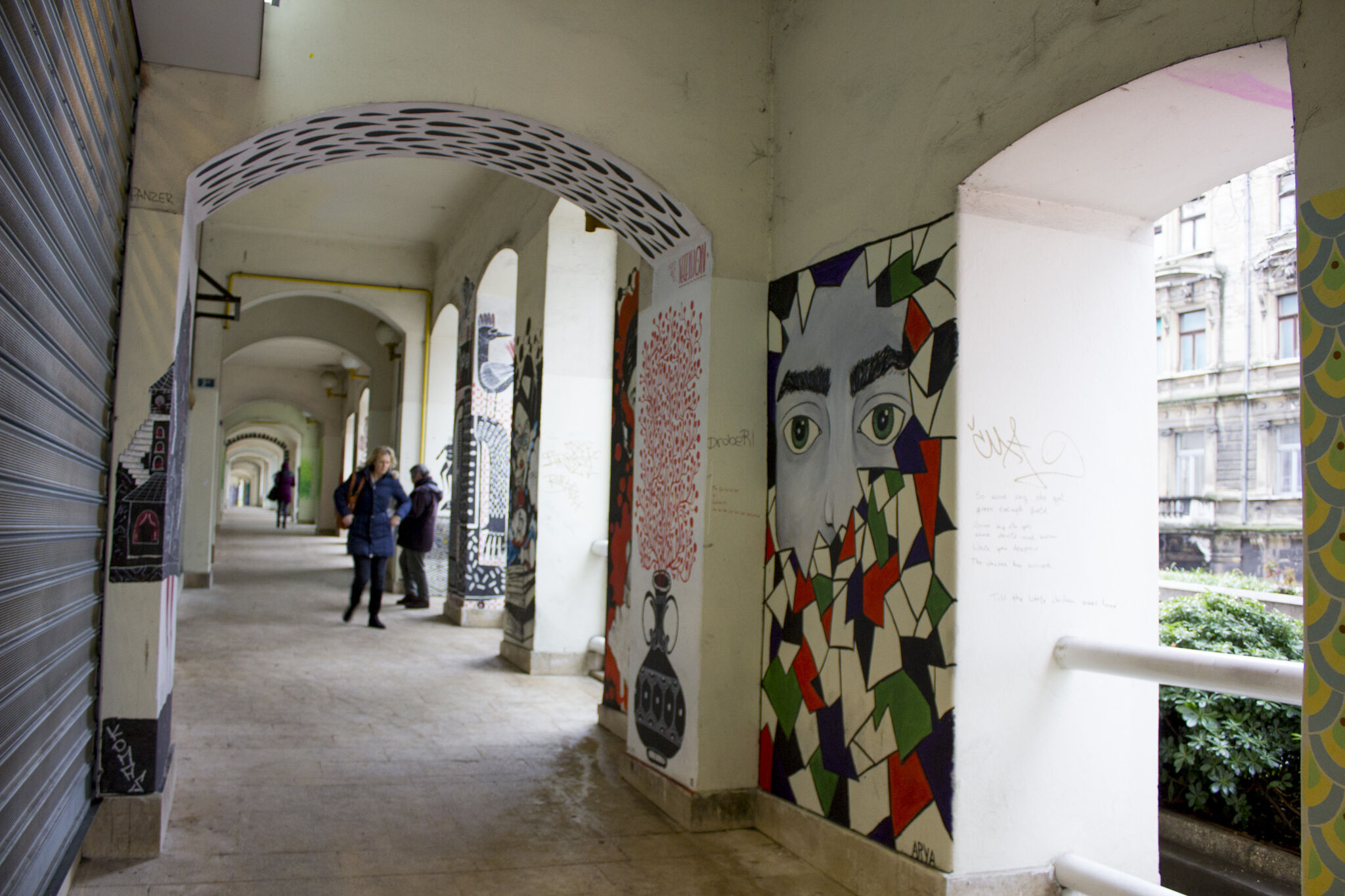 ArtuDitu, Pekmezmed, Šumski, Arya, Trash Will Smash, Džedaj, Ninja Tiger, Ojo Magico, Tifani Rubi&mdash;Abandoned shopping mall