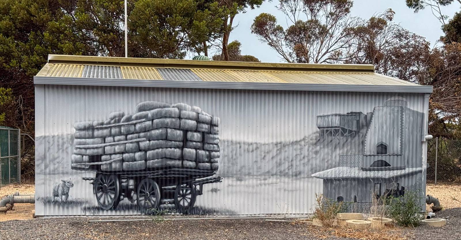 Sam Brooks, Mark Harding, Ngrakani Harley Hall, Rachelle Plazeriano, Gary Nowlan&mdash;Wool Bay Water Tank Mural