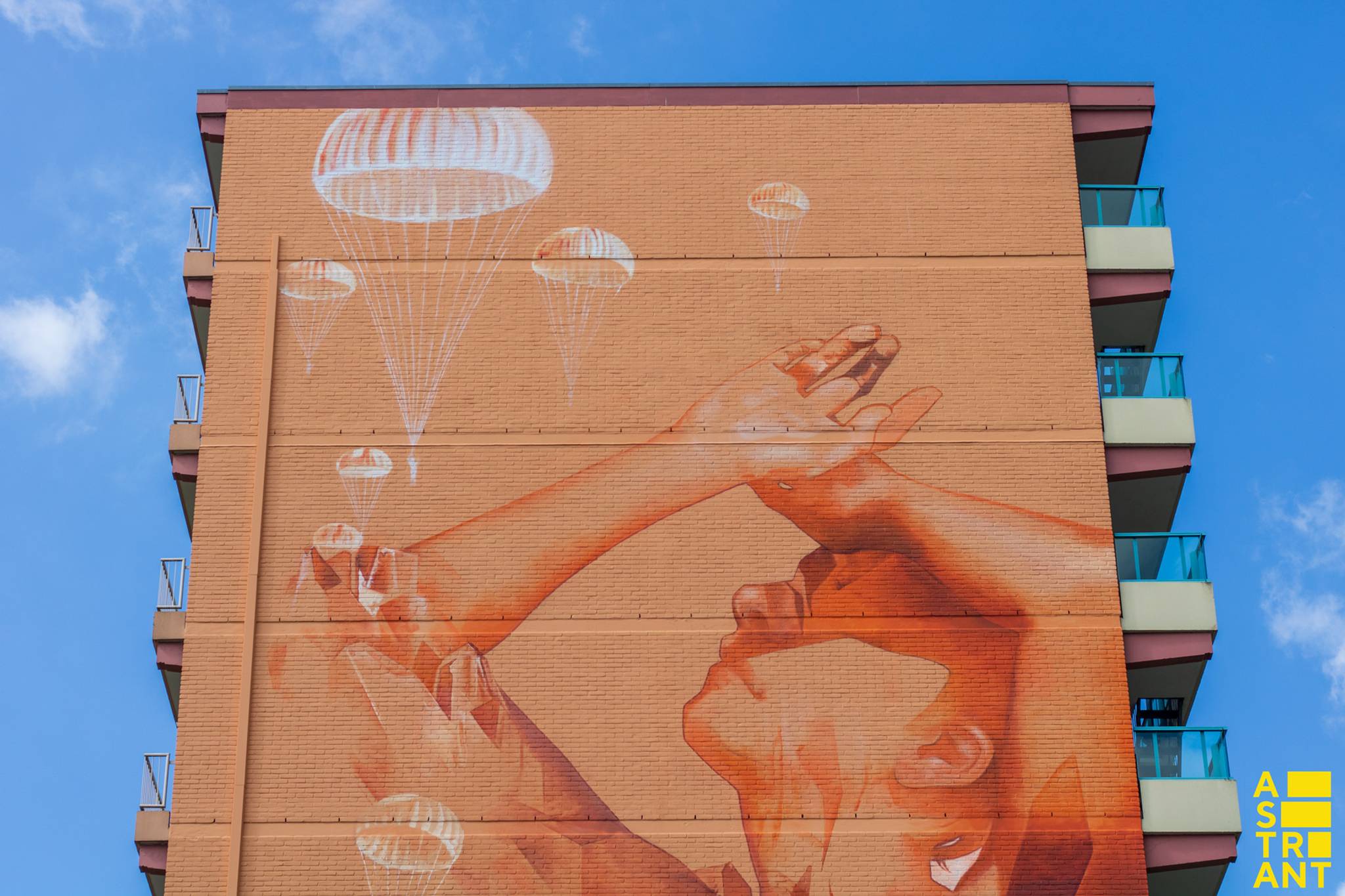 Iota&mdash;Airborne Mural  - Veldhuizen