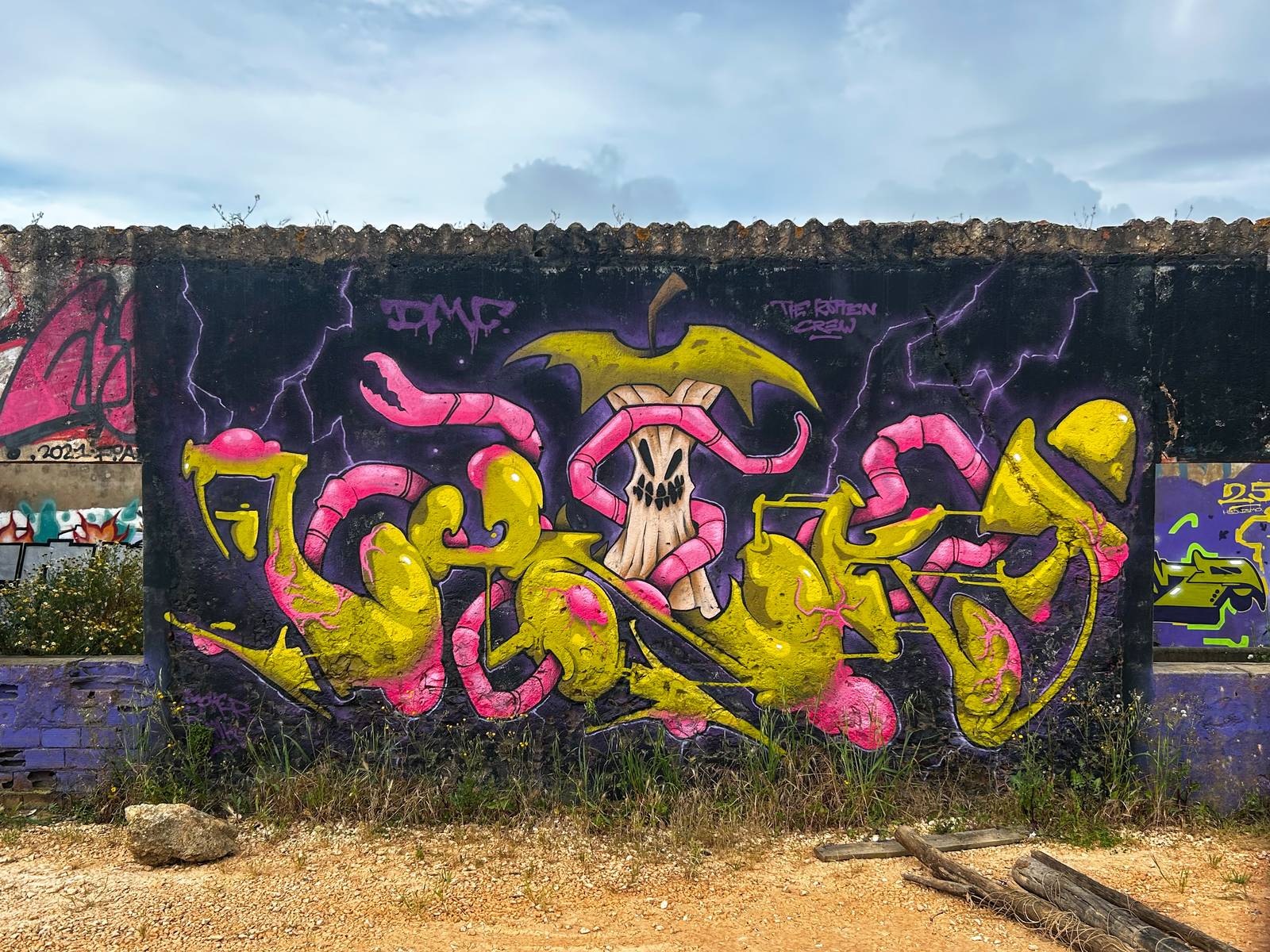 Le Funky, Ismo&mdash;A ruin full or street art