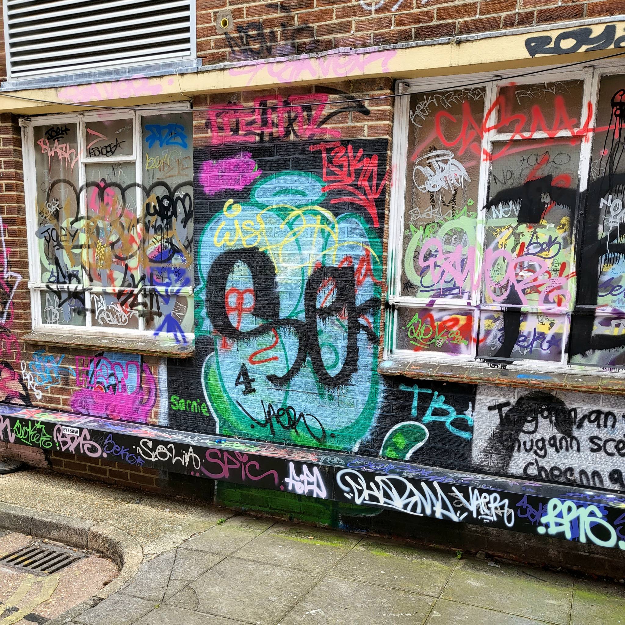 Fark, Roo Abrook, Kloth, NZIE, Sarnie, Nova, South Soak, Berk MLC, Pogo, Mistersamo, RoosArt&mdash;Southsea Ghetto (various artists)