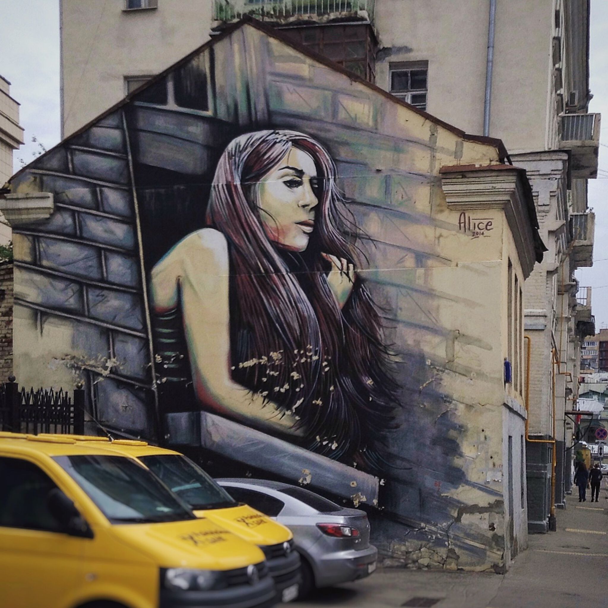 Alice Pasquini&mdash;"The girl at a window"