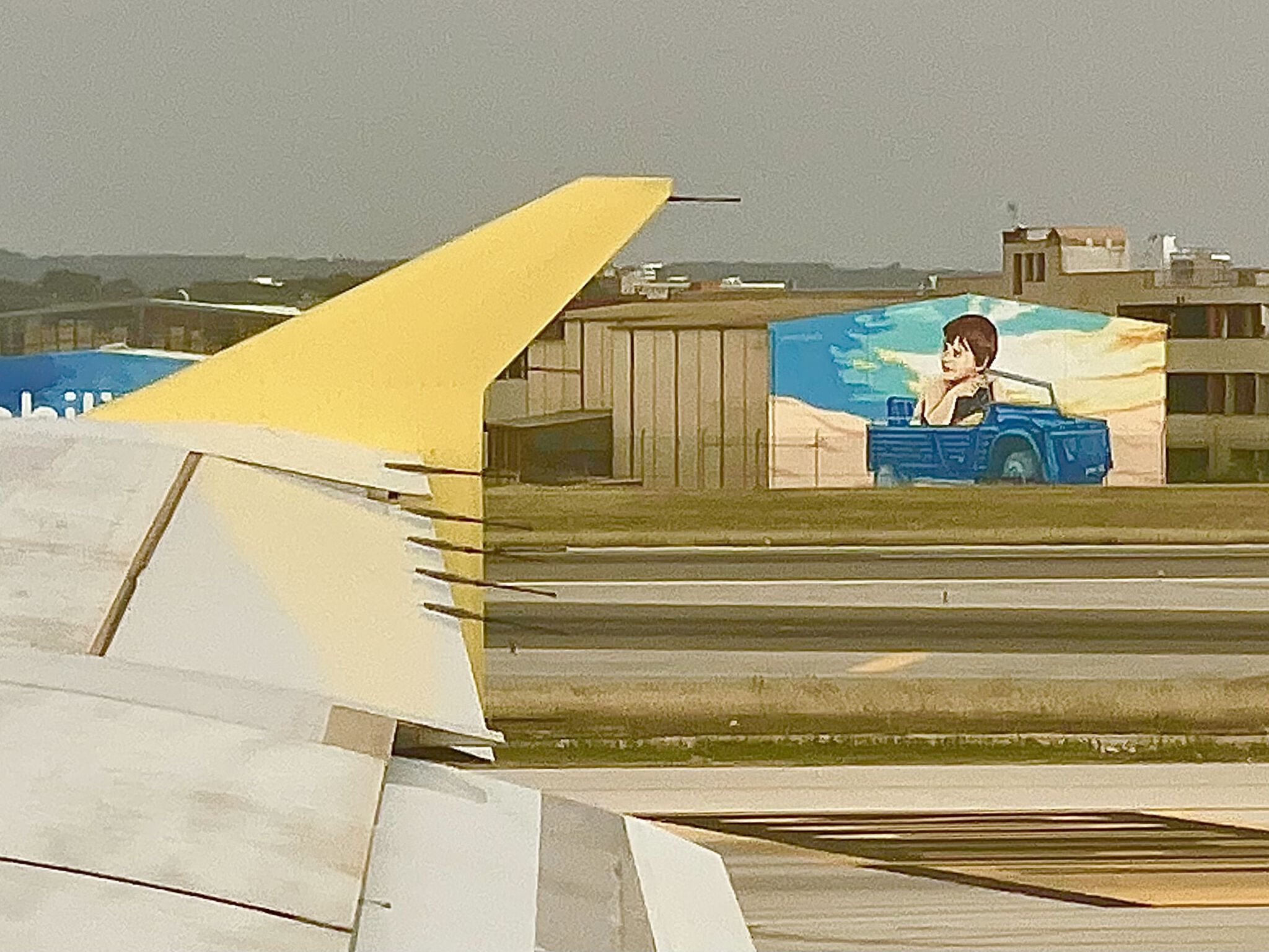 Joan Aguiló&mdash;Mirant passar avions