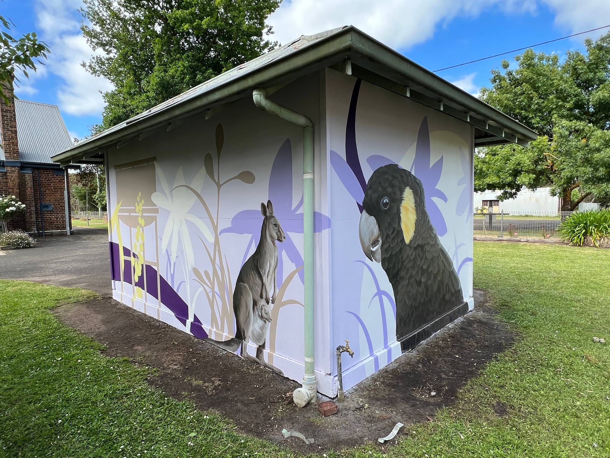 Jimmi Buscombe&mdash;Branxholme & Wallacedale Community School Shed Mural