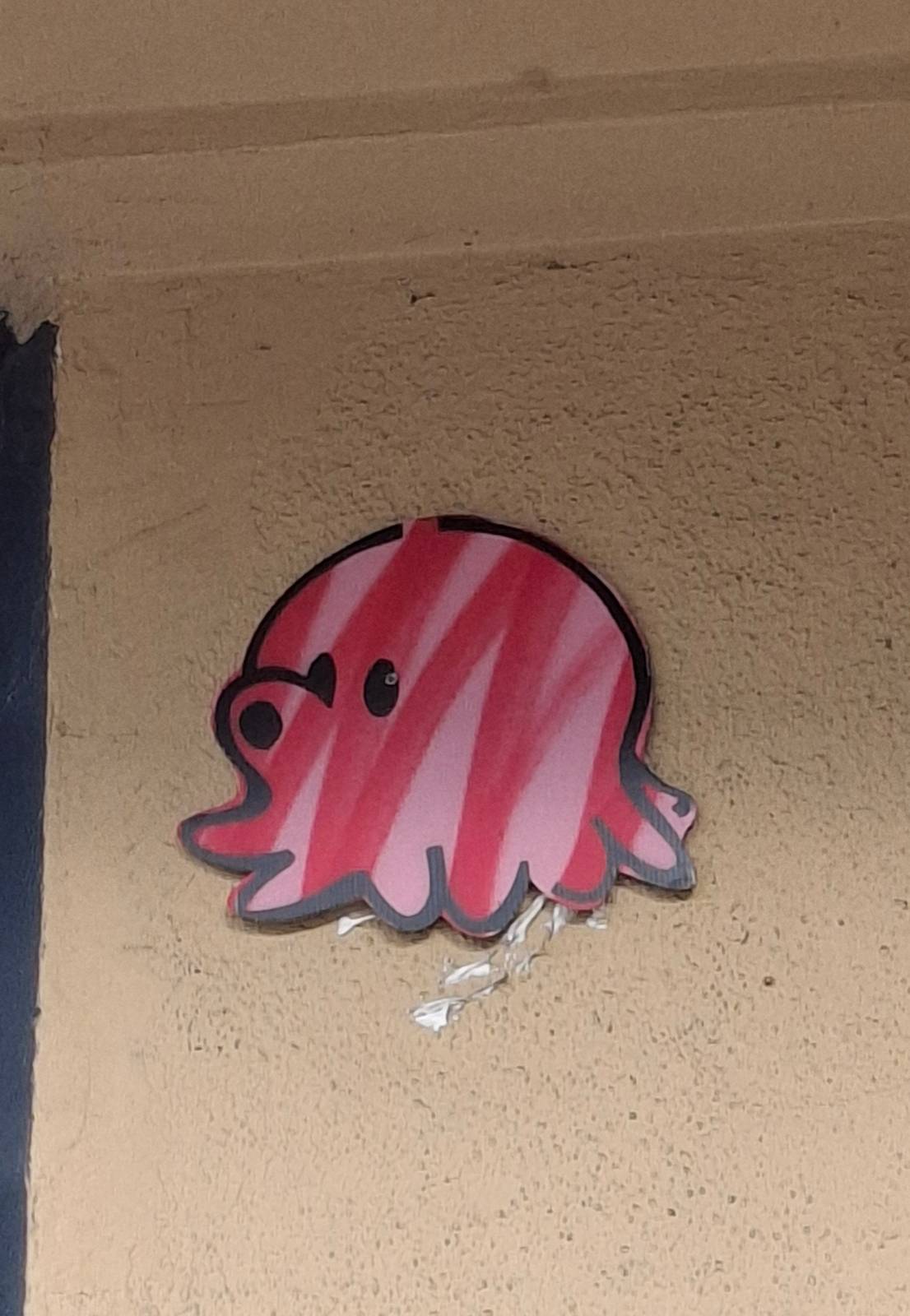 GZUP_streetart&mdash;Pink and Red Wonderboy