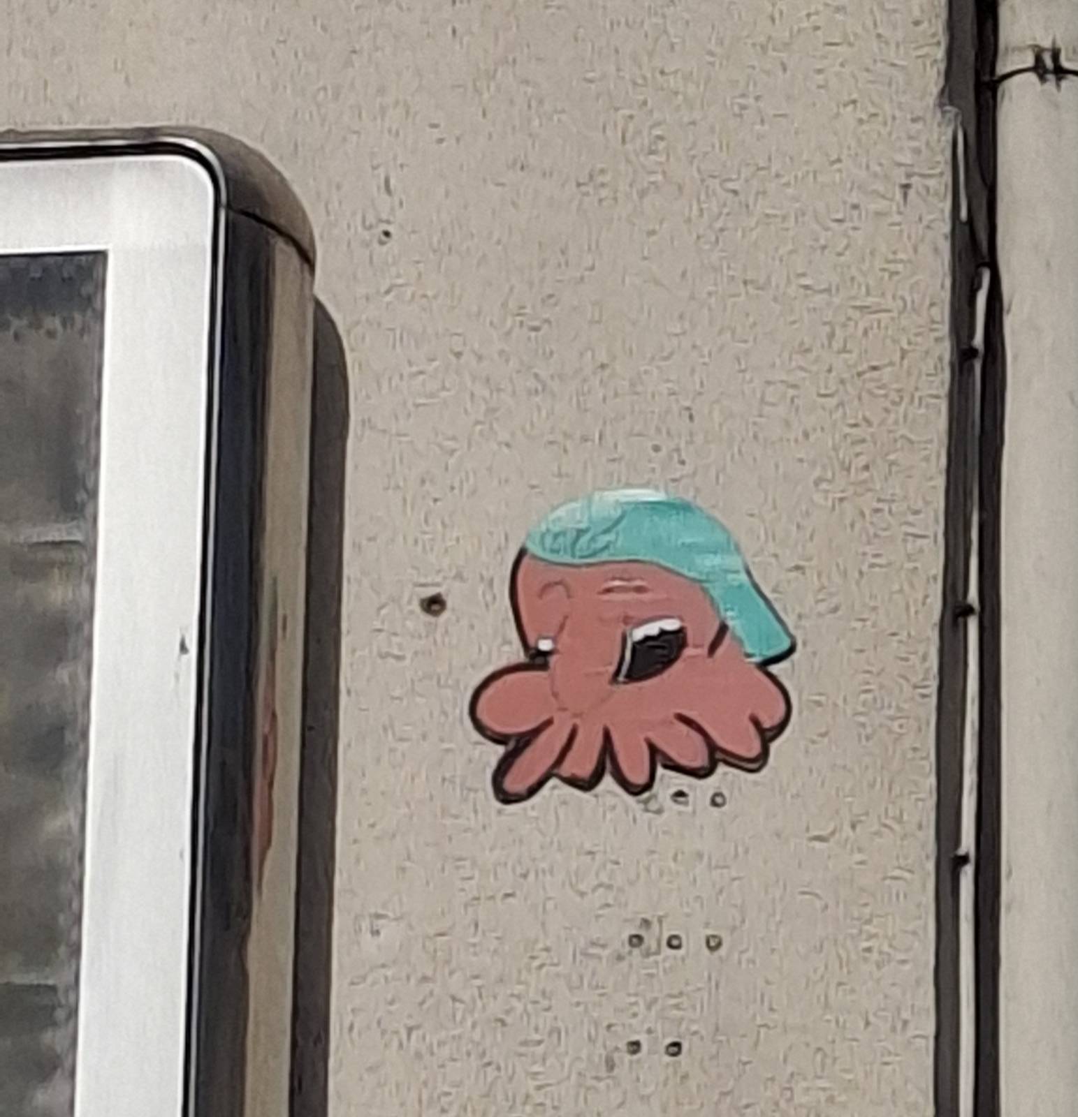 GZUP_streetart&mdash;Octopus with a cap