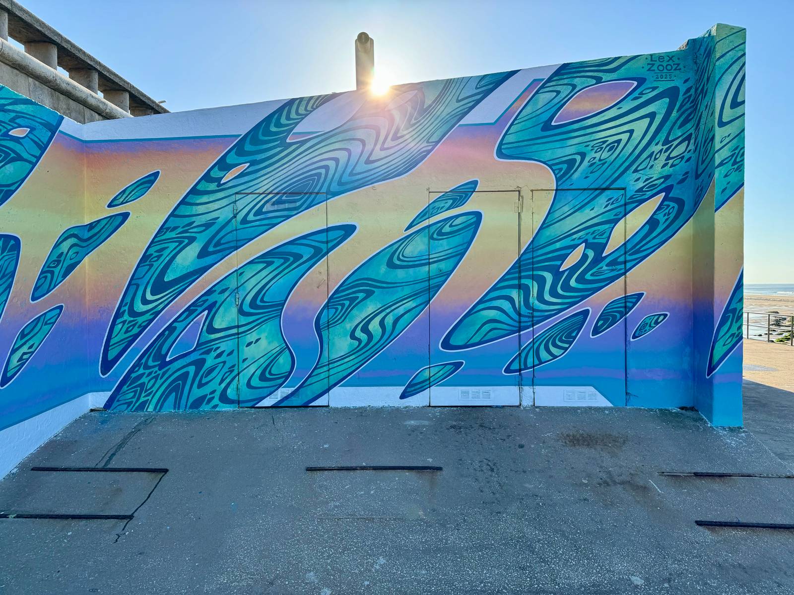 Lex-zooz&mdash;Mural “Into the flow”