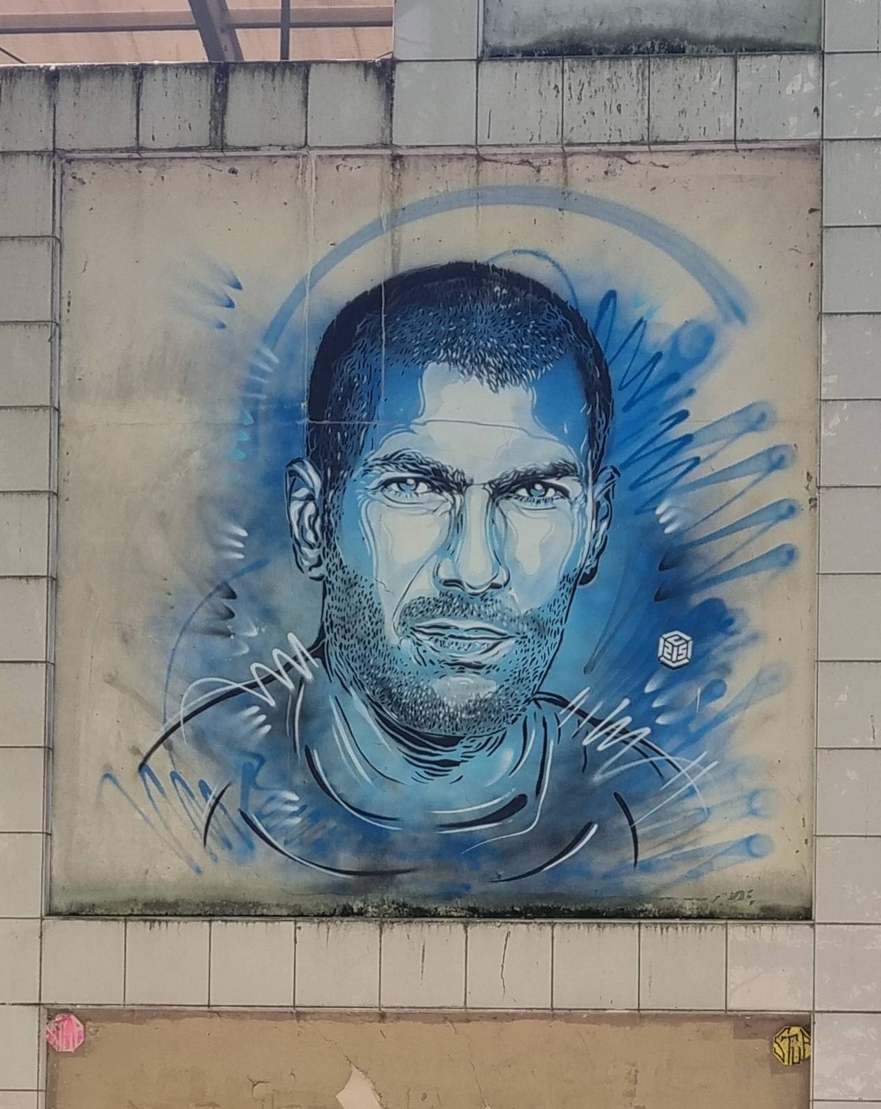 C215&mdash;Bleu Blanc Rouge