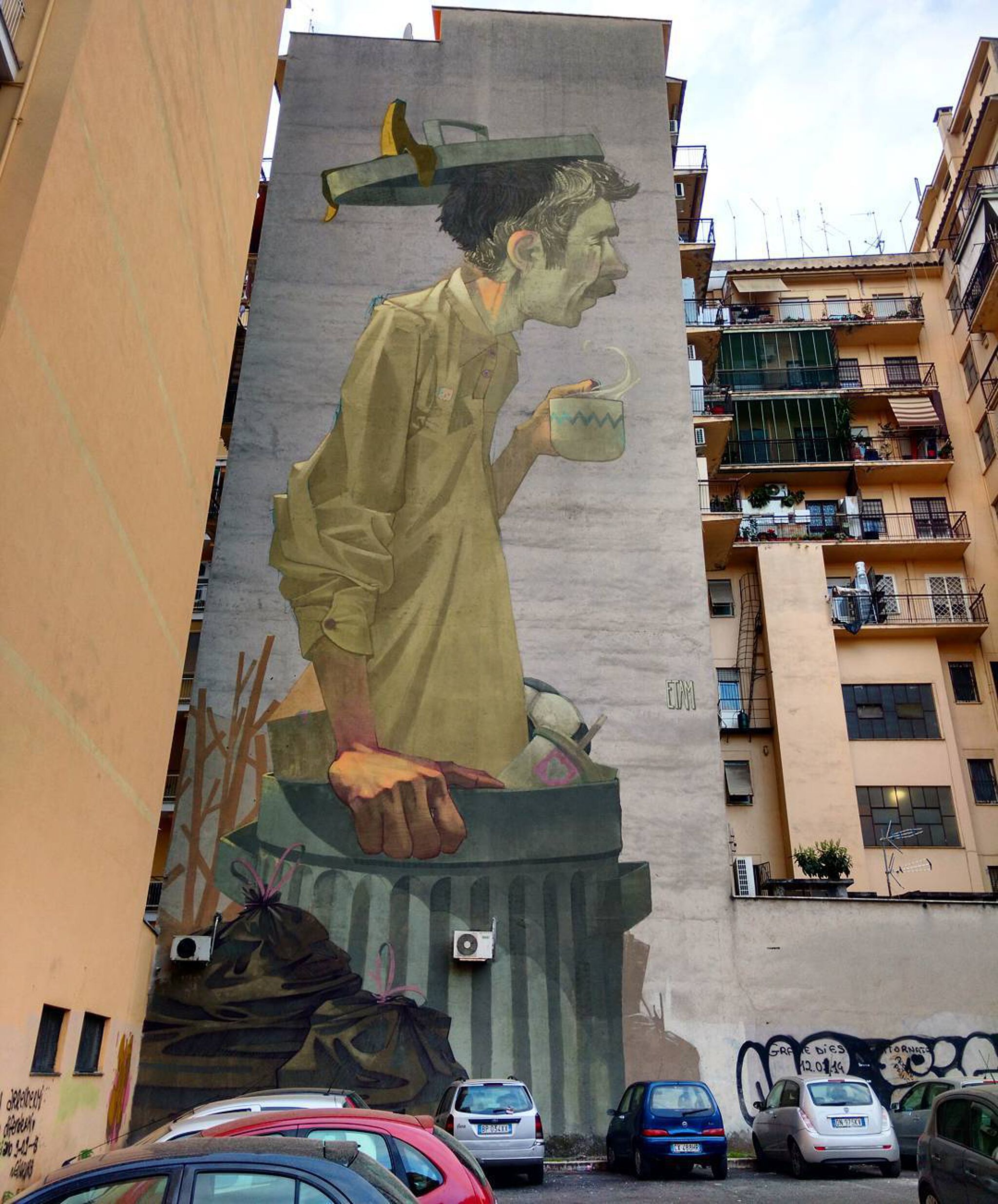 Etam Cru&mdash;Coffee Break