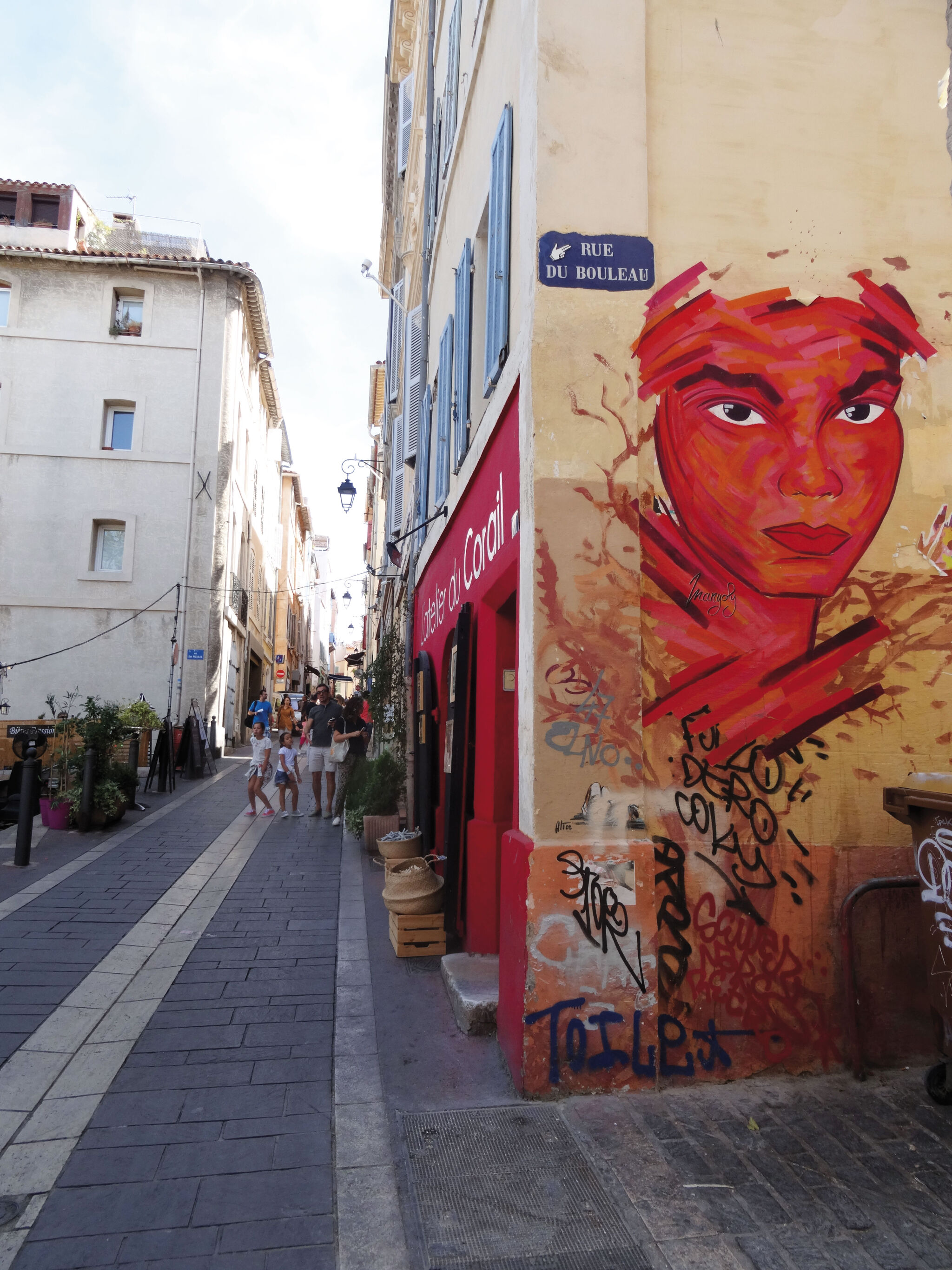 Manyoly&mdash;Woman in Le Panier