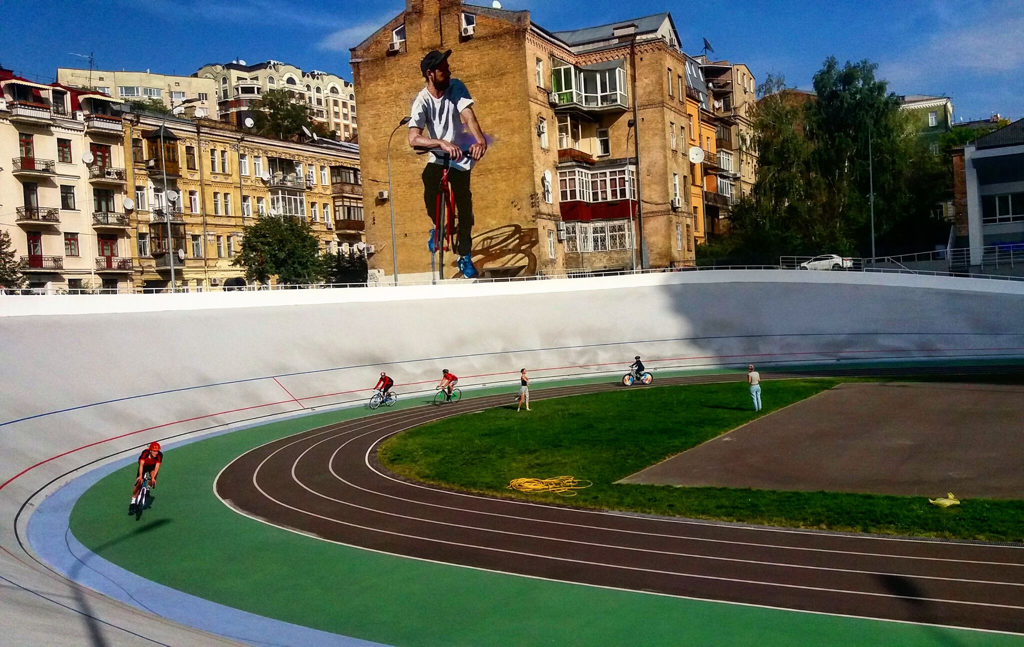 Jarus&mdash;The bicyclists