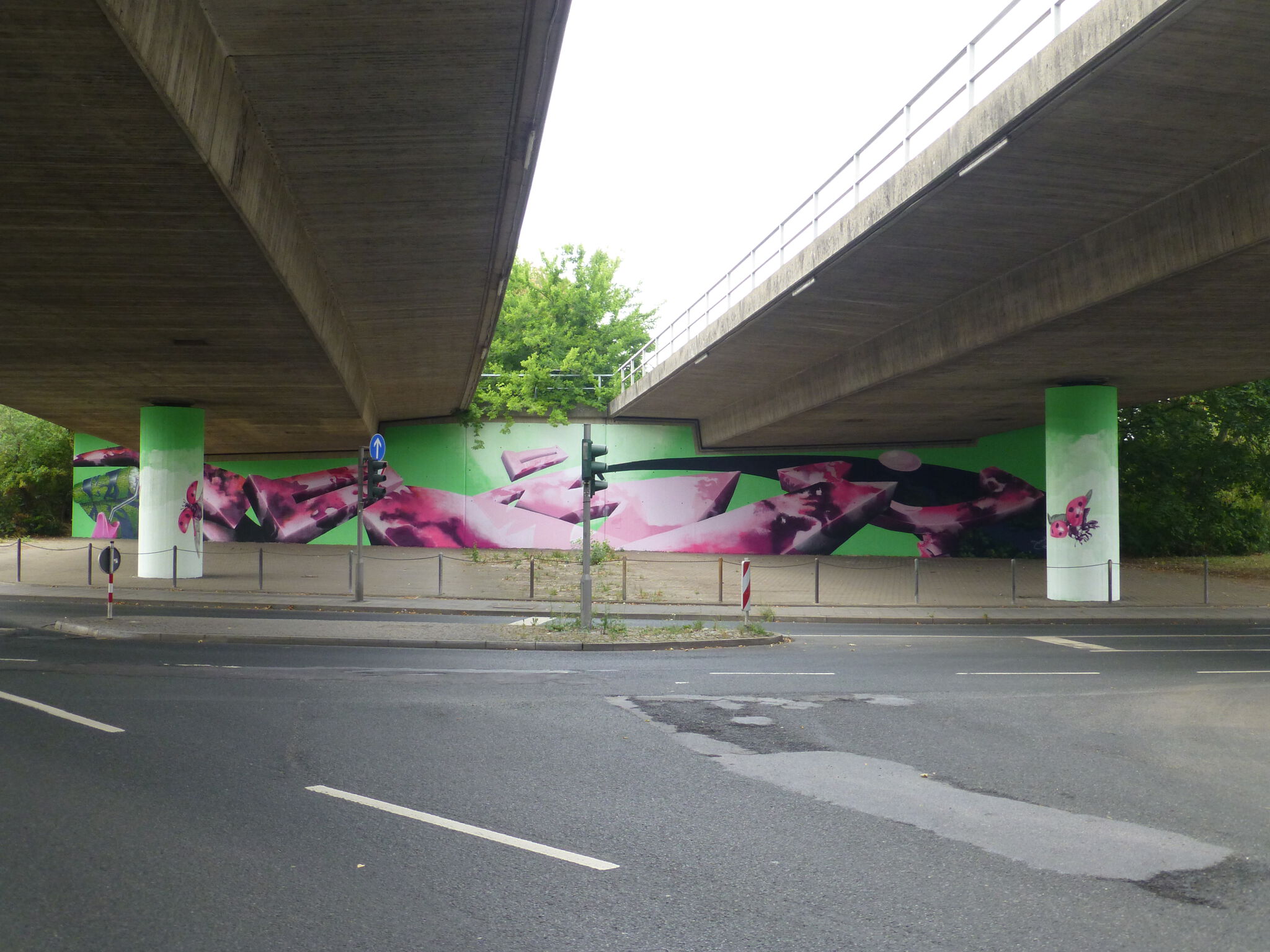 Loomit&mdash;Rainforest memorial