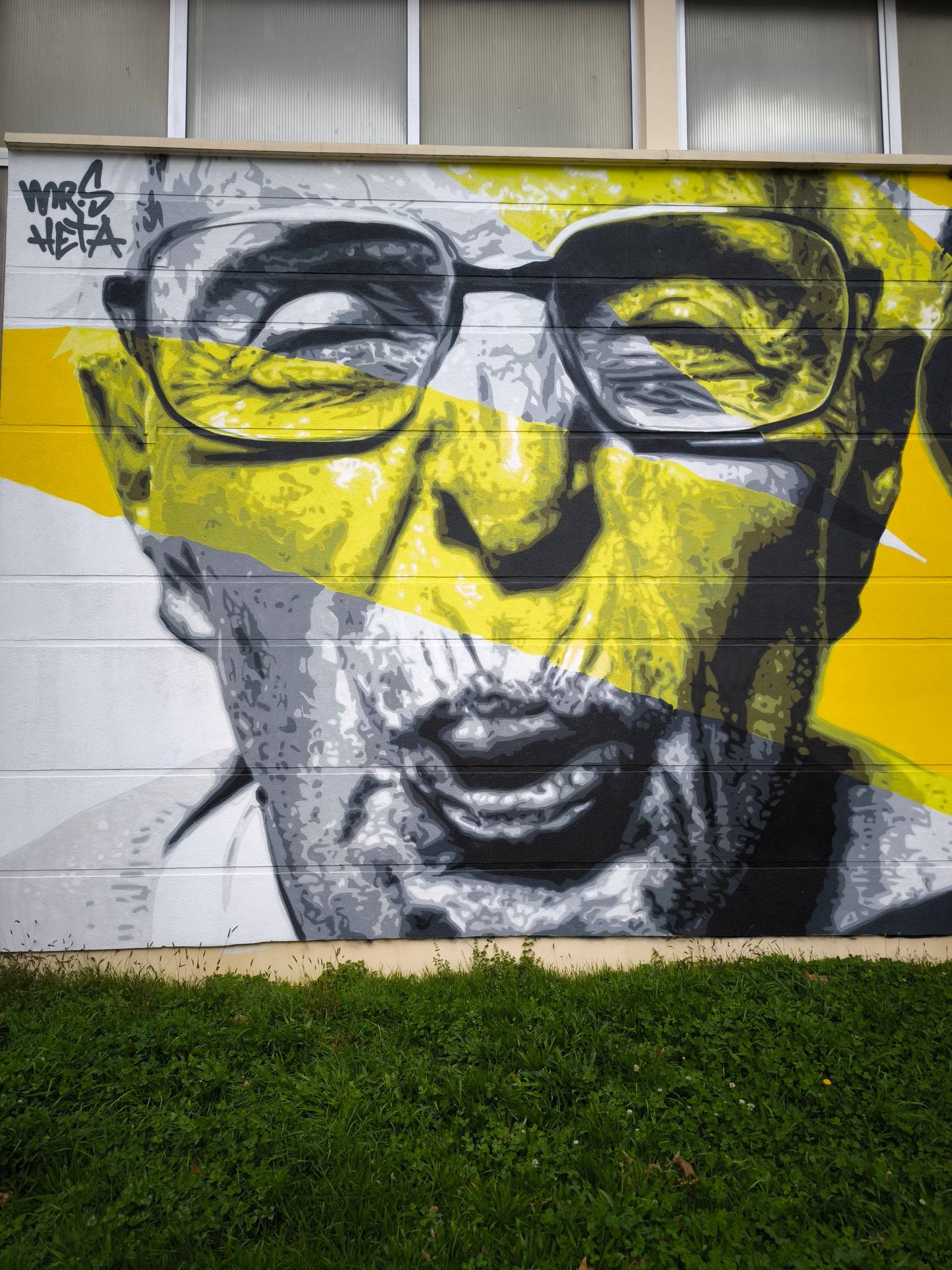 Hetaone, Monsieur S&mdash;Grimaces