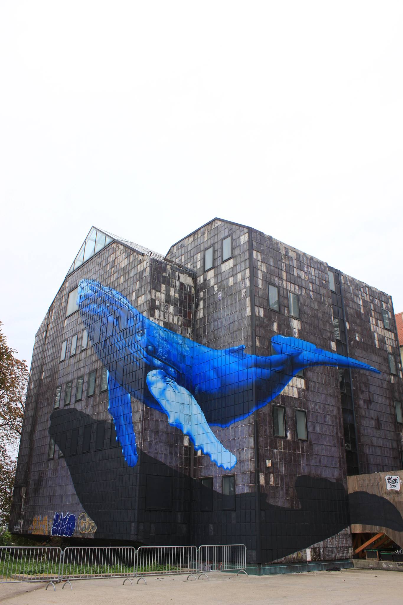 Étien'&mdash;Blue Whale