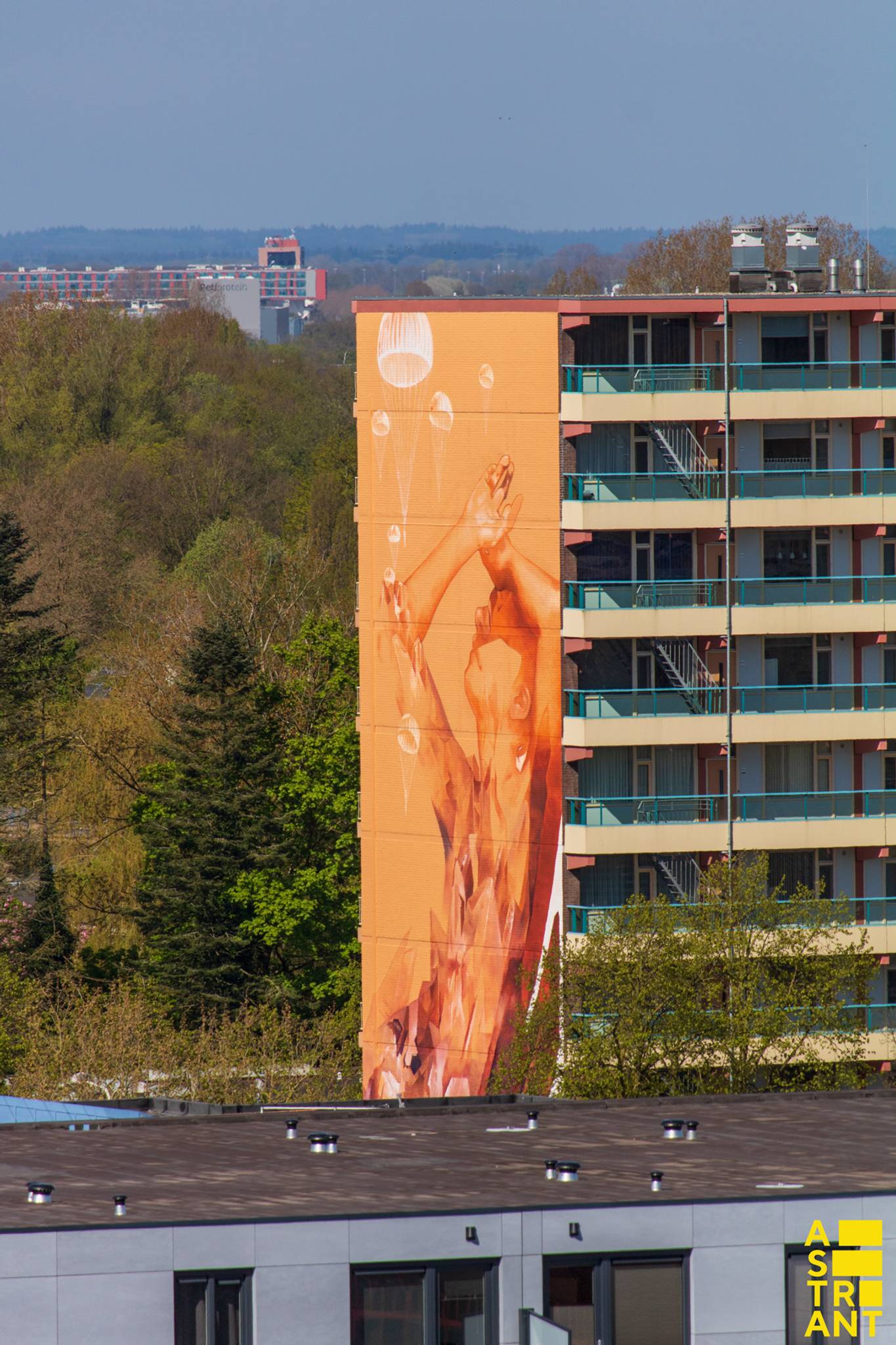 Iota&mdash;Airborne Mural  - Veldhuizen