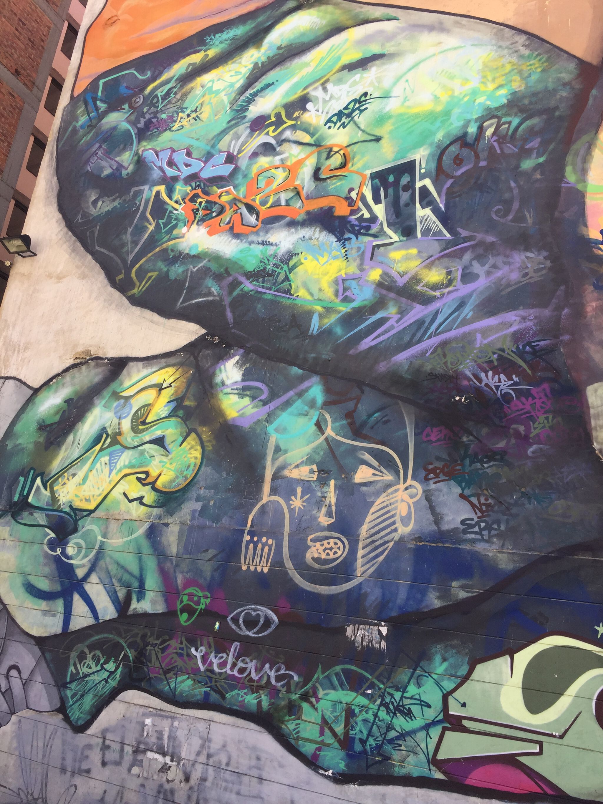 Vertigo graffiti&mdash;The kiss - El Beso