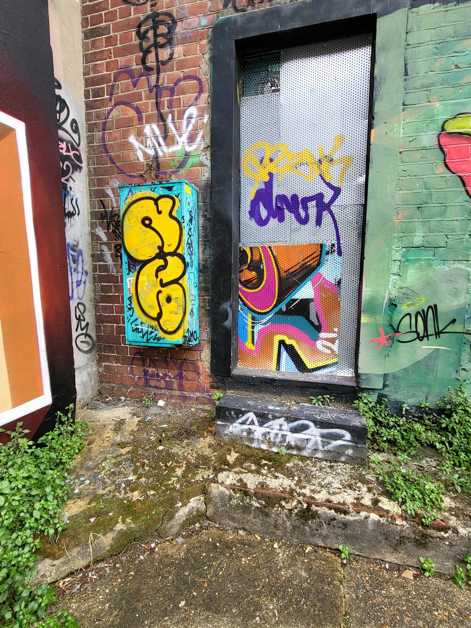 Fark, Roo Abrook, Kloth, NZIE, Sarnie, Nova, South Soak, Berk MLC, Pogo, Mistersamo, RoosArt&mdash;Southsea Ghetto (various artists)