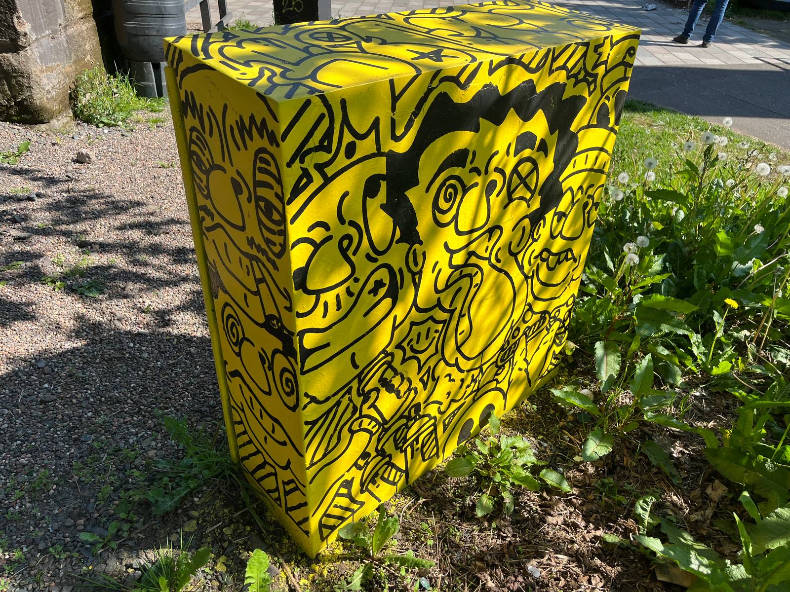 Santo&mdash;Bee Garden - Outside the Box